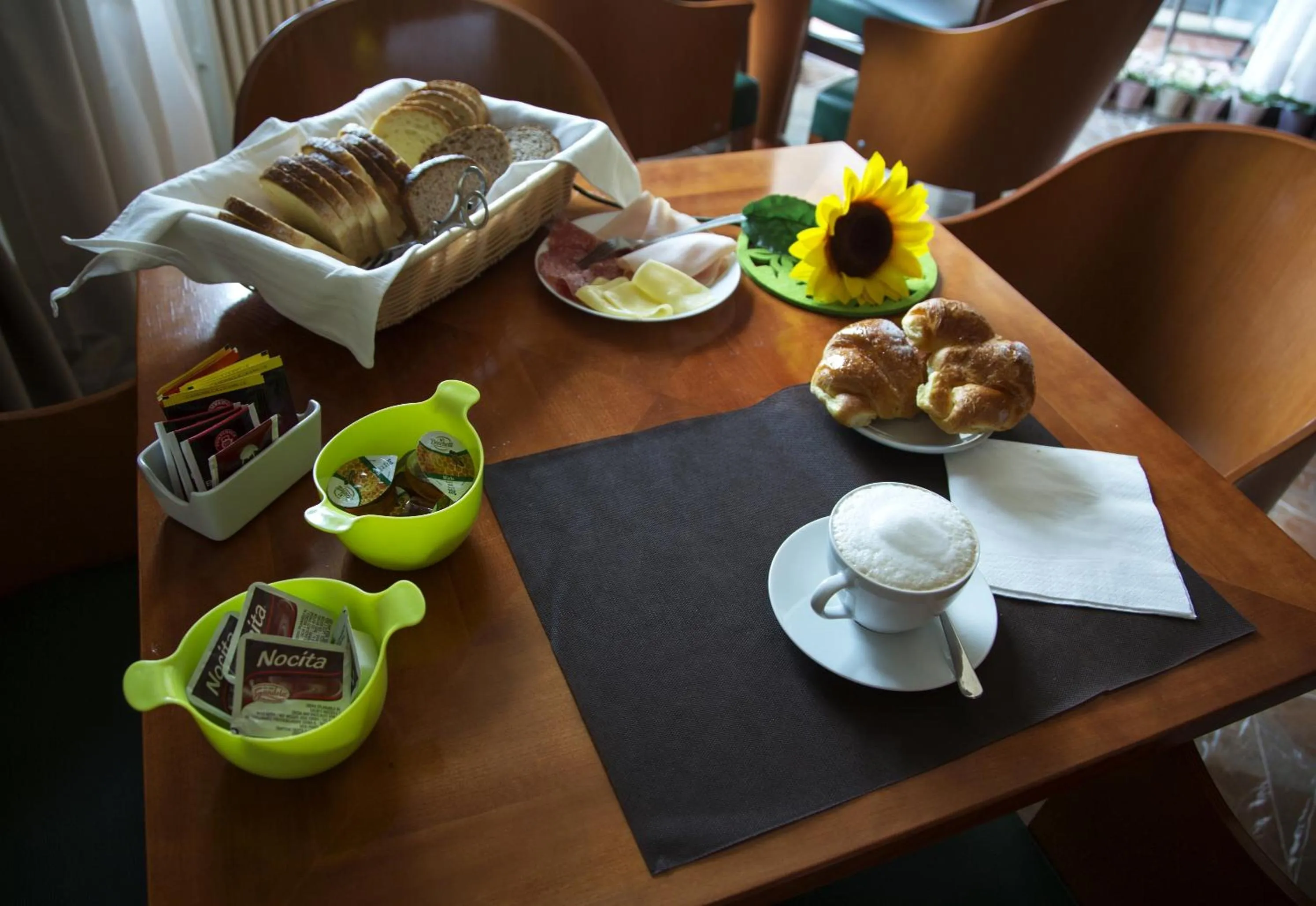 Communal lounge/ TV room in Hotel Arcadia