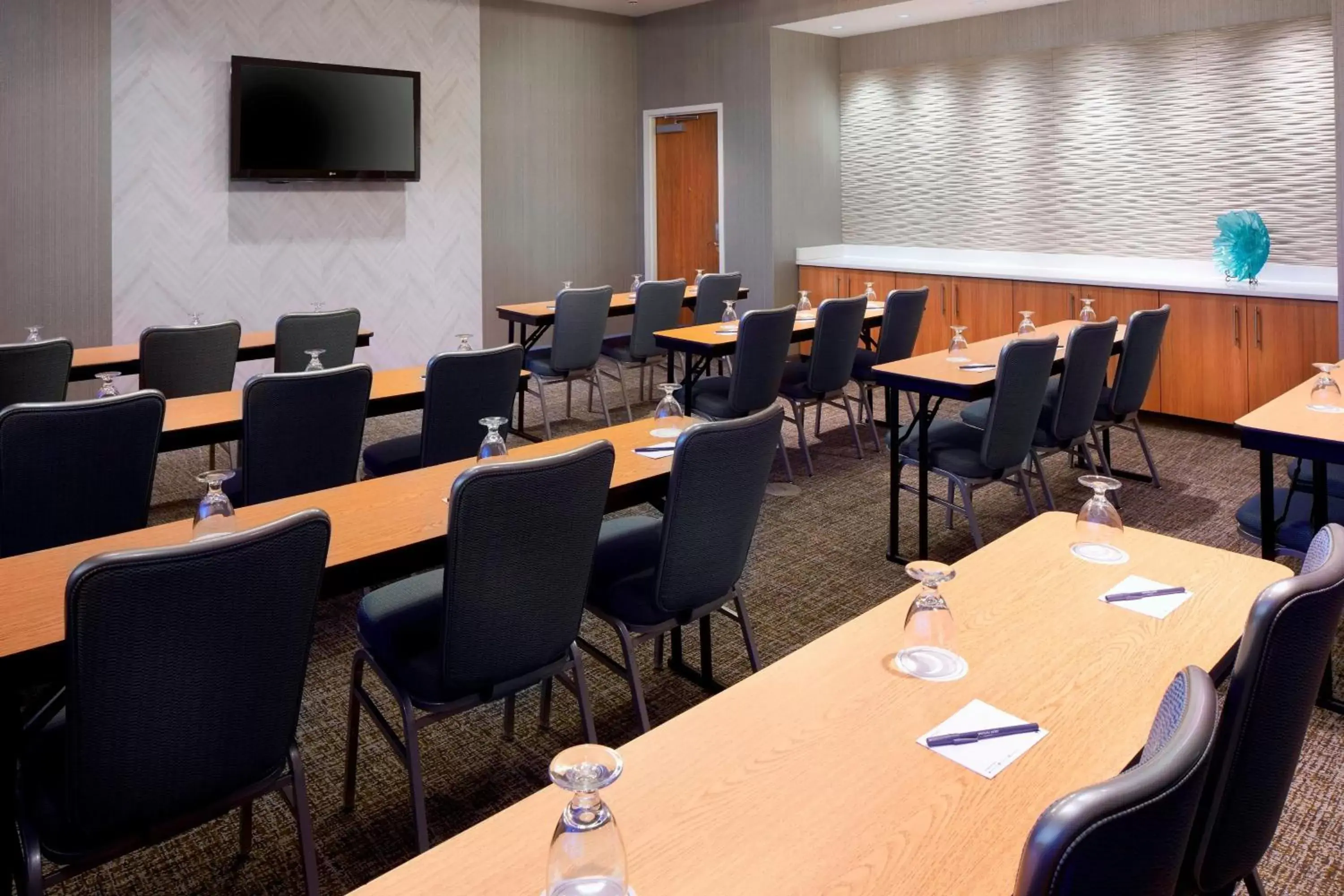 Meeting/conference room in SpringHill Suites by Marriott Pittsburgh Bakery Square