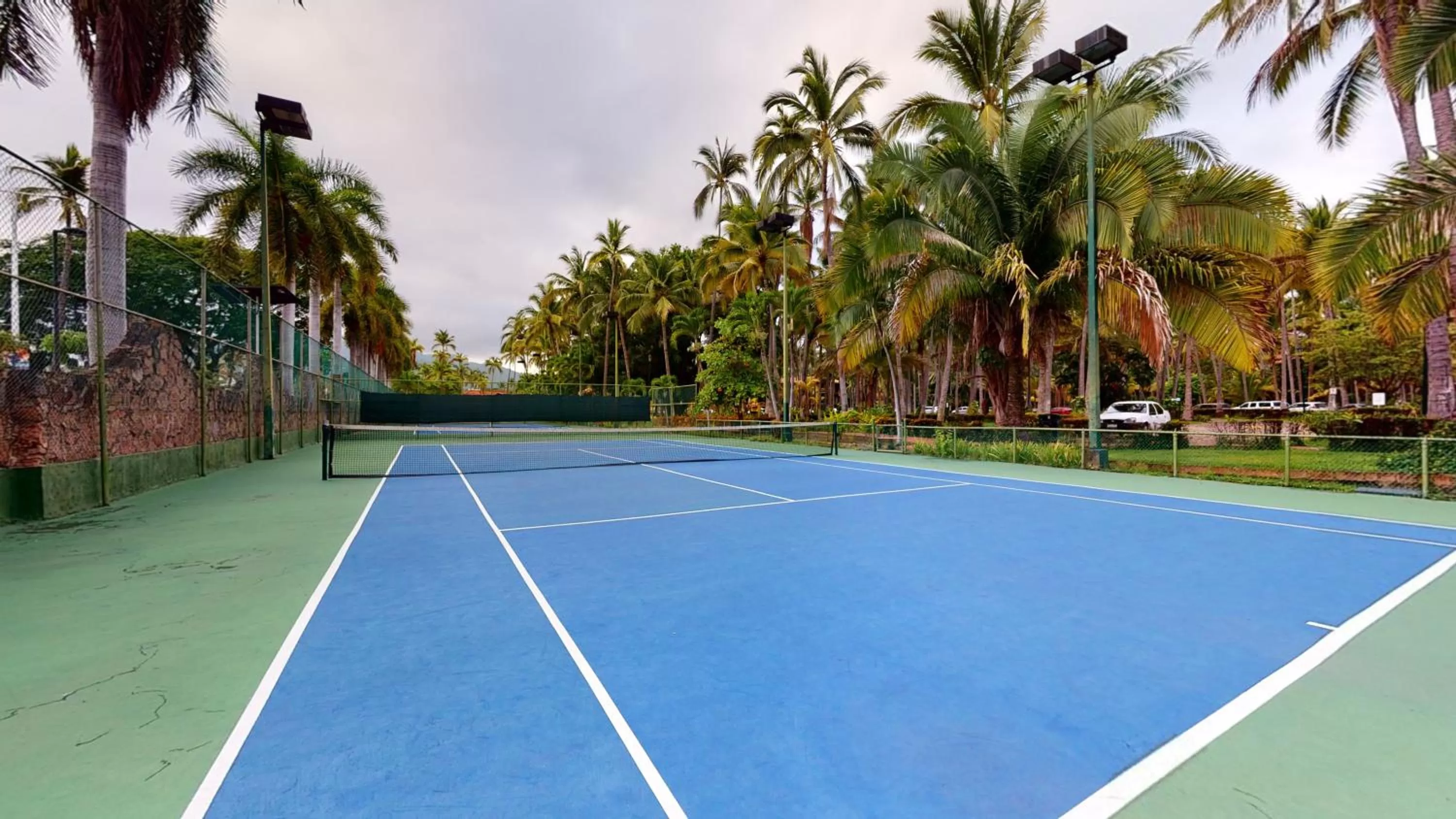 Tennis court in Park Royal Homestay Los Tules Puerto Vallarta