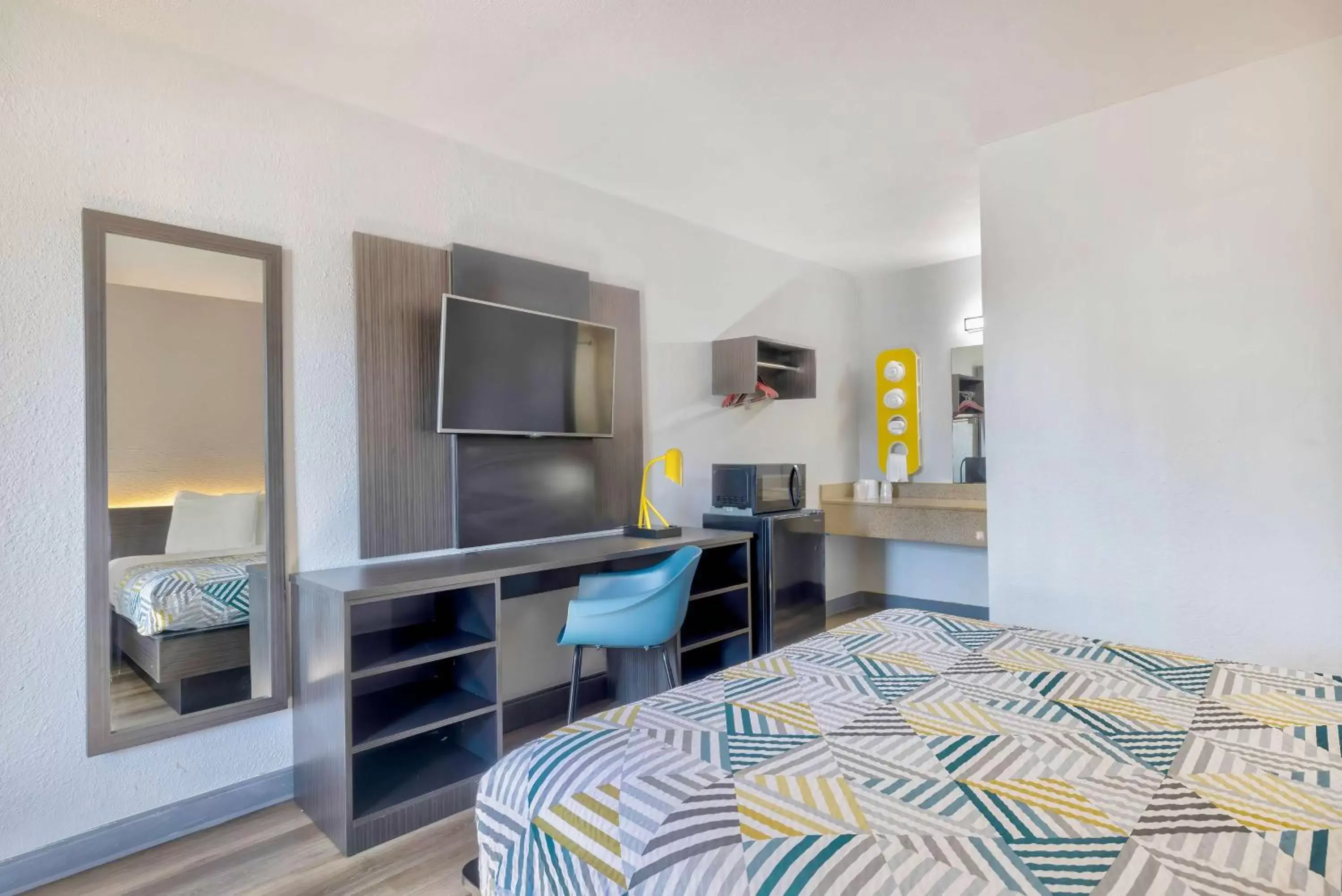 Bedroom, Bed in Motel 6-Hammond, IN - Chicago Area Bedroom, Bed in Motel 6-Hammond, IN - Chicago Area