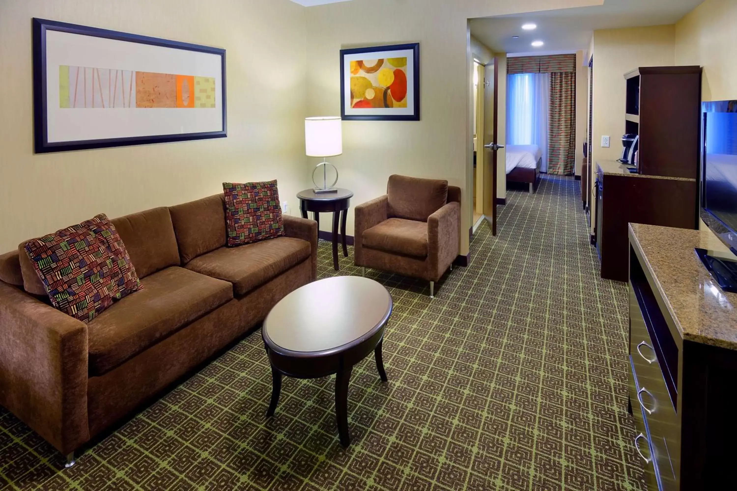 Bedroom, Seating Area in Hilton Garden Inn Springfield, MO