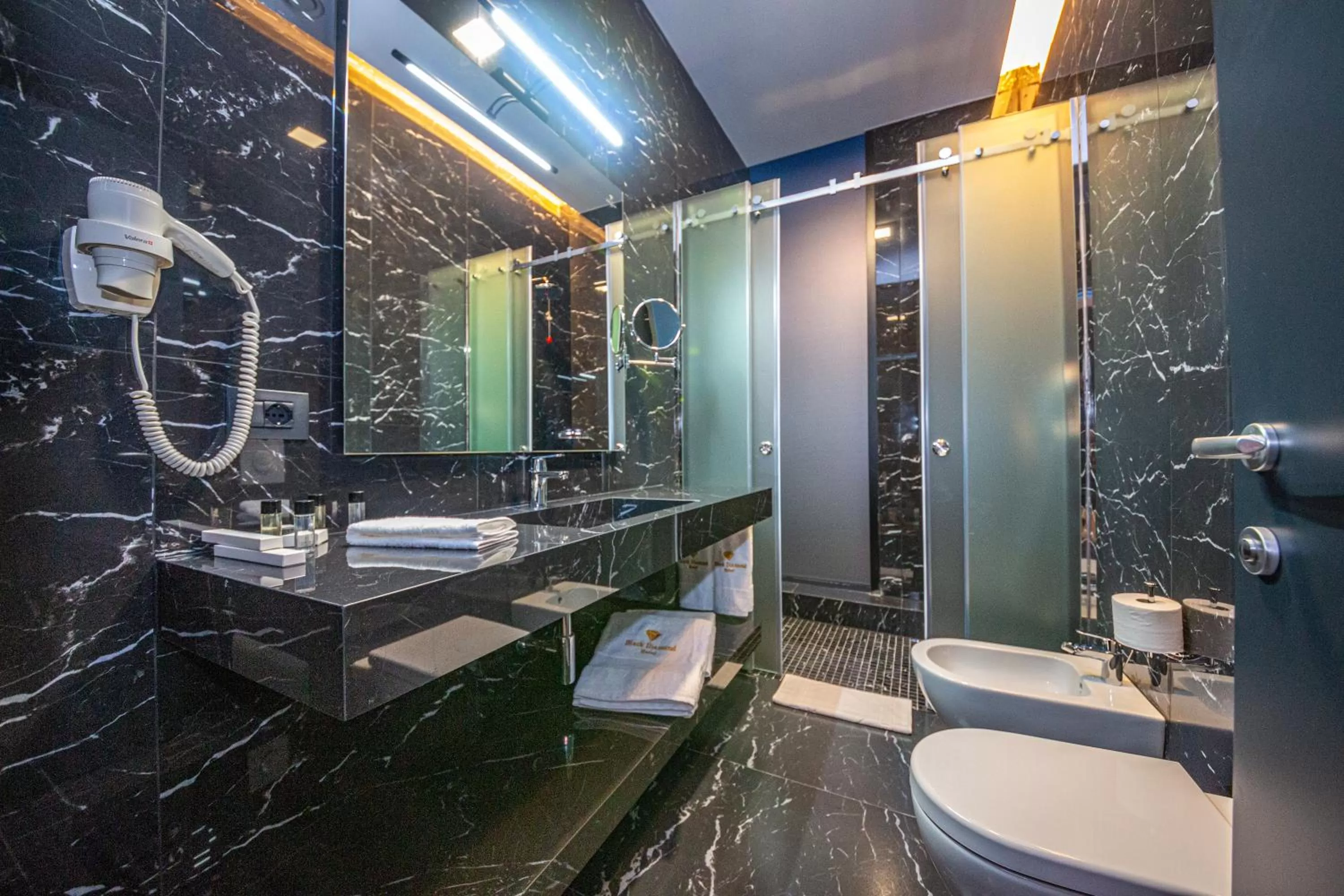 Shower in Black Diamond Hotel