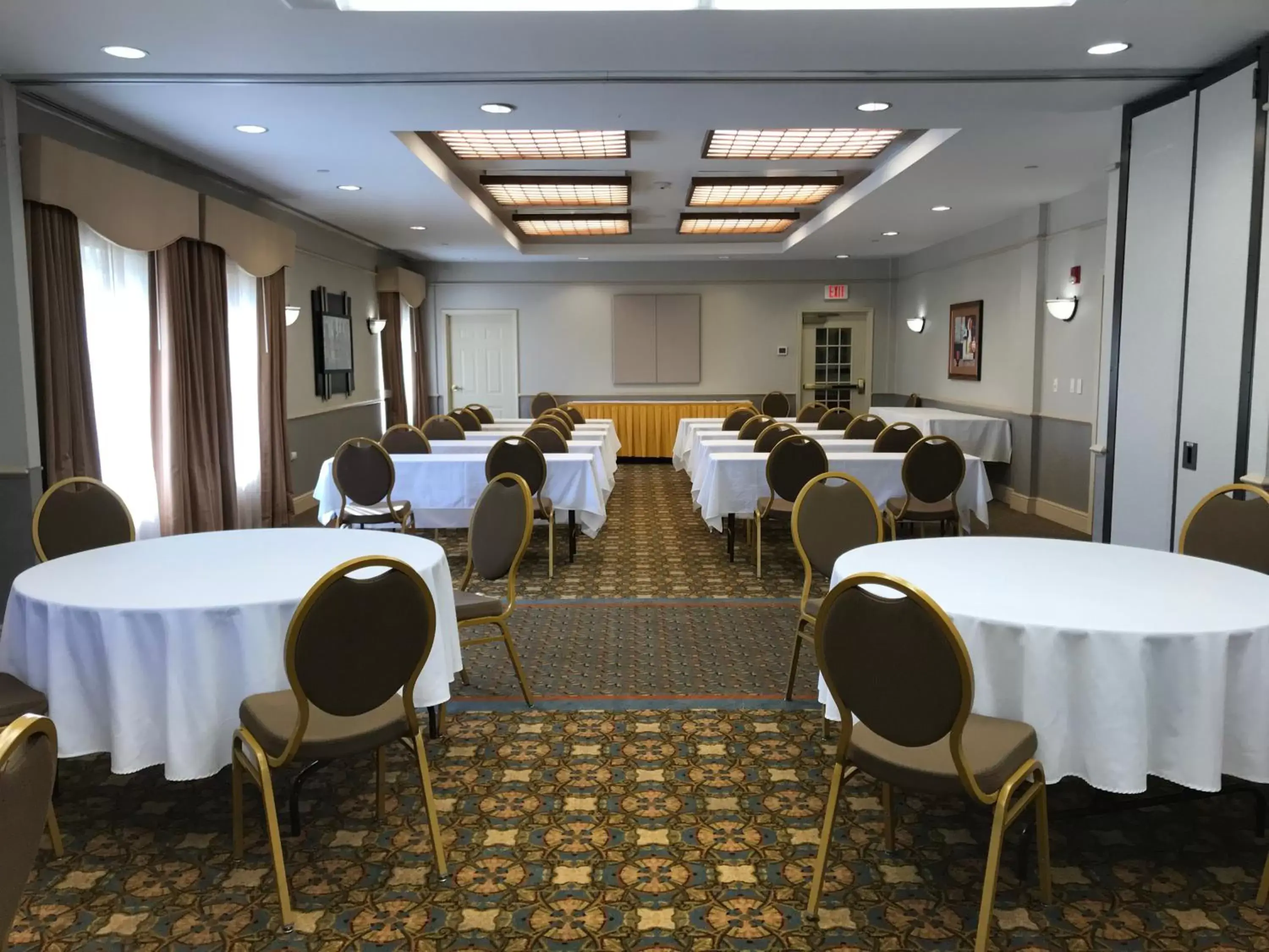 Business facilities in La Quinta by Wyndham Islip - MacArthur Airport