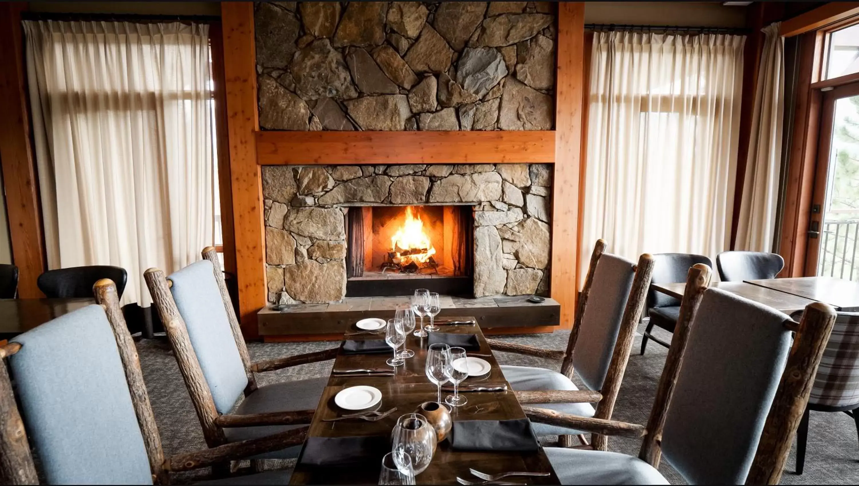 Restaurant/places to eat, Seating Area in Headwaters Lodge at Eagle Ranch Resort