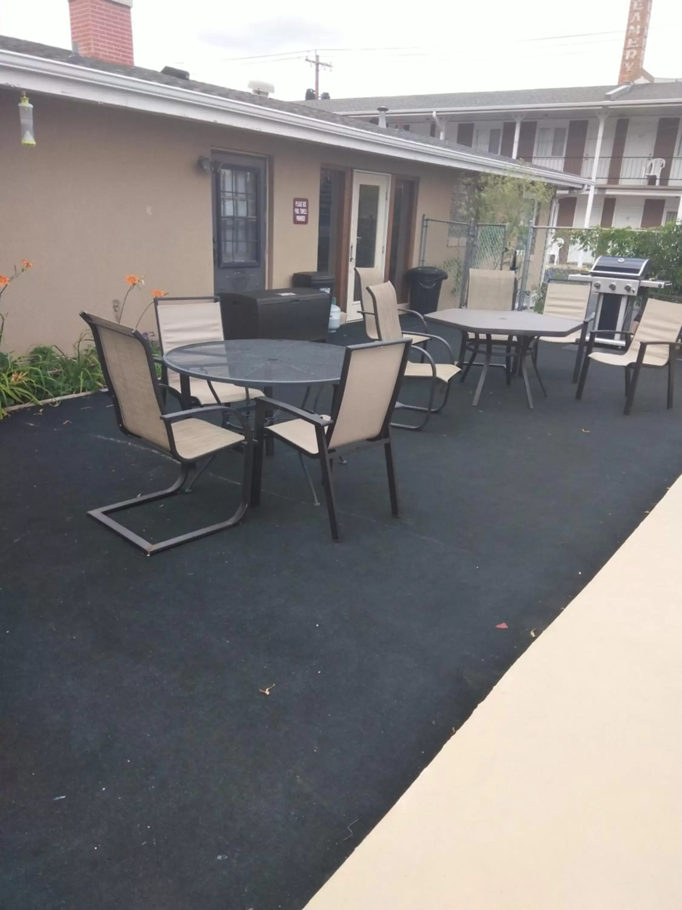 Patio in Town House Motel