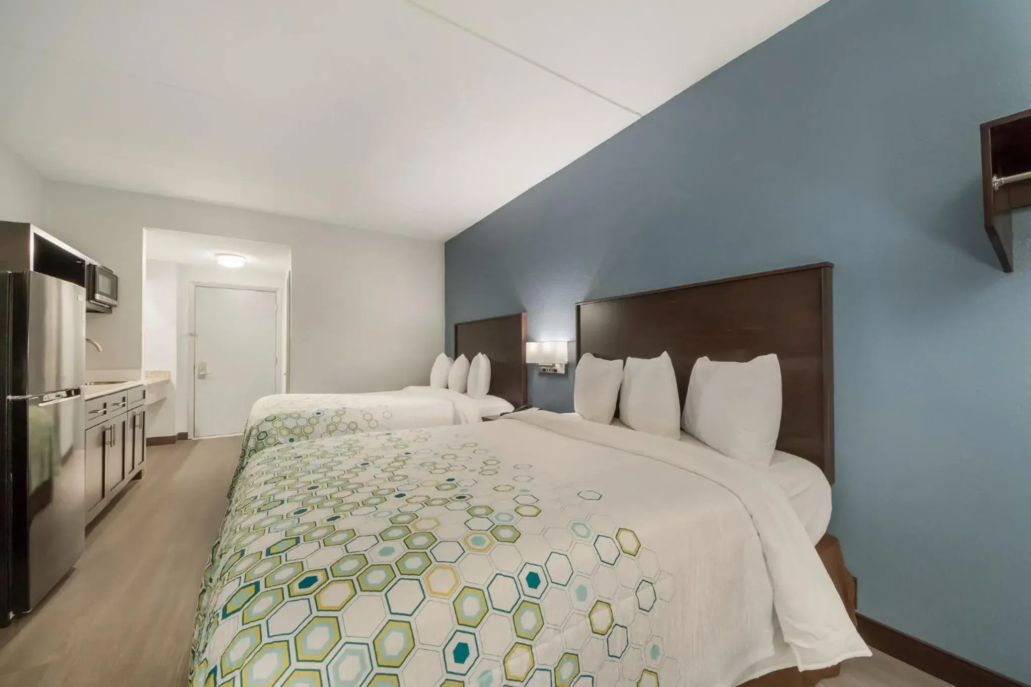 Photo of the whole room, Bed in HomeTowne Studios by Red Roof San Antonio - SeaWorld Northwest
