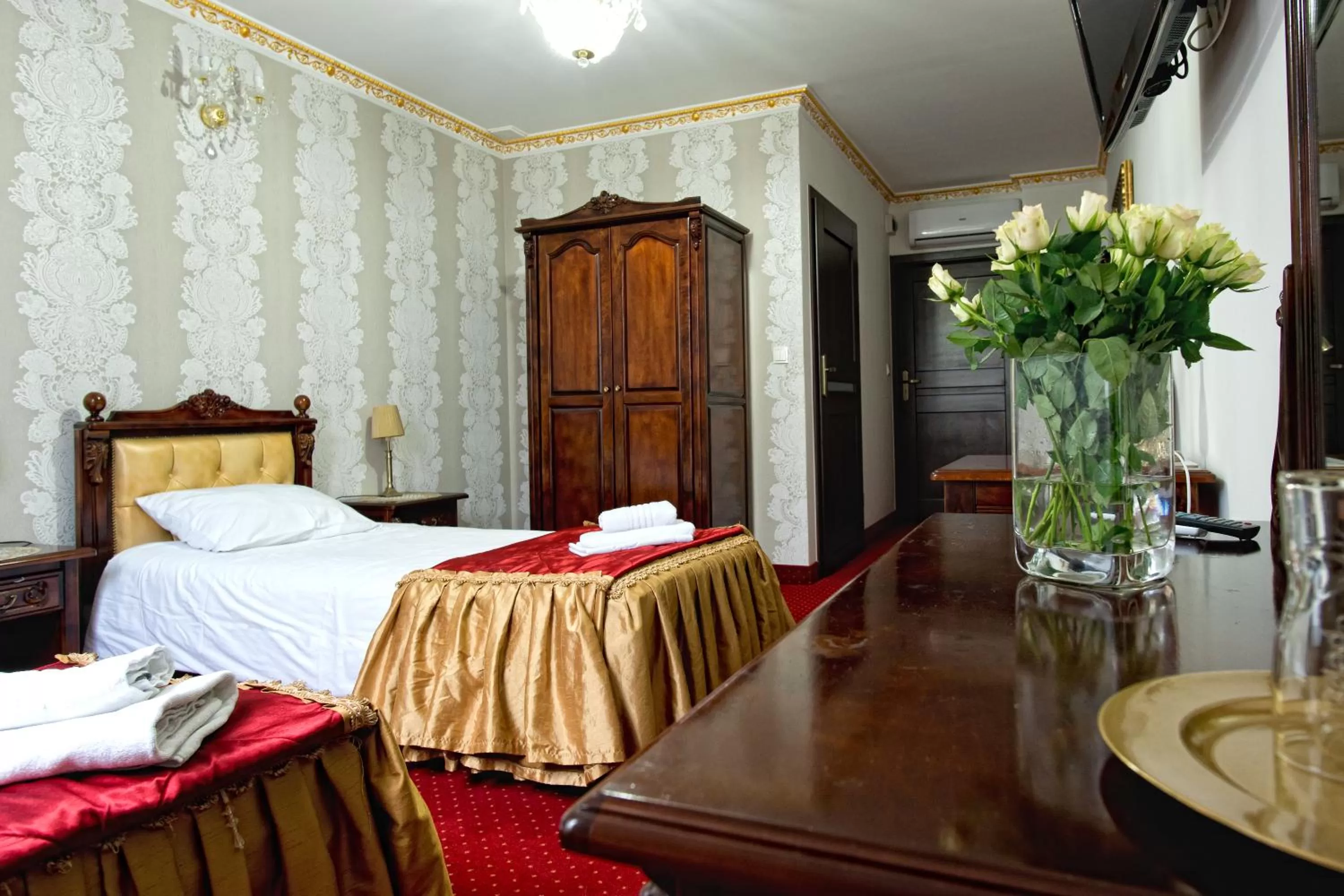 Photo of the whole room, Bed in Hotel Campari