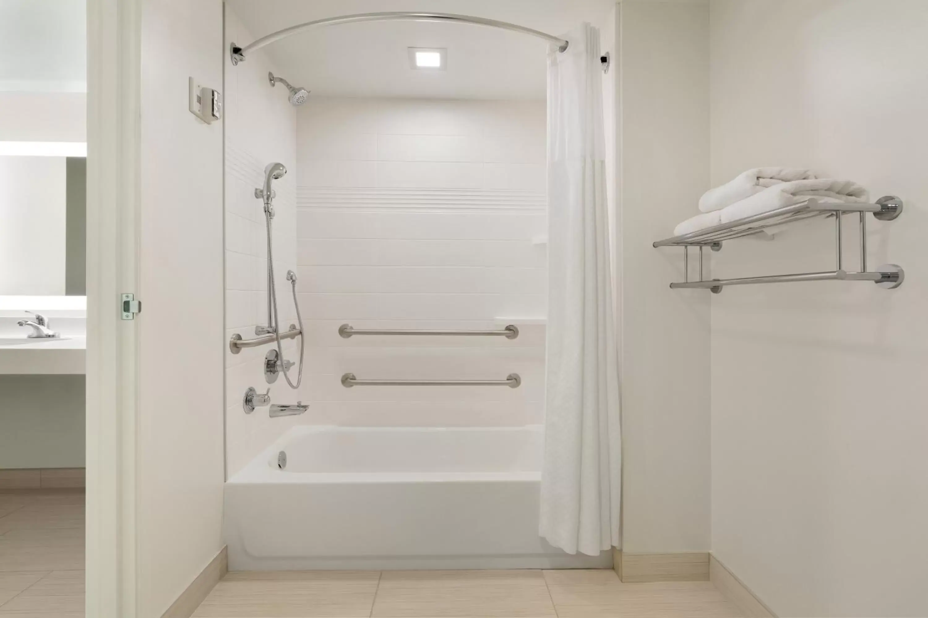 Shower, Bathroom in Days Hotel by Wyndham Flagstaff