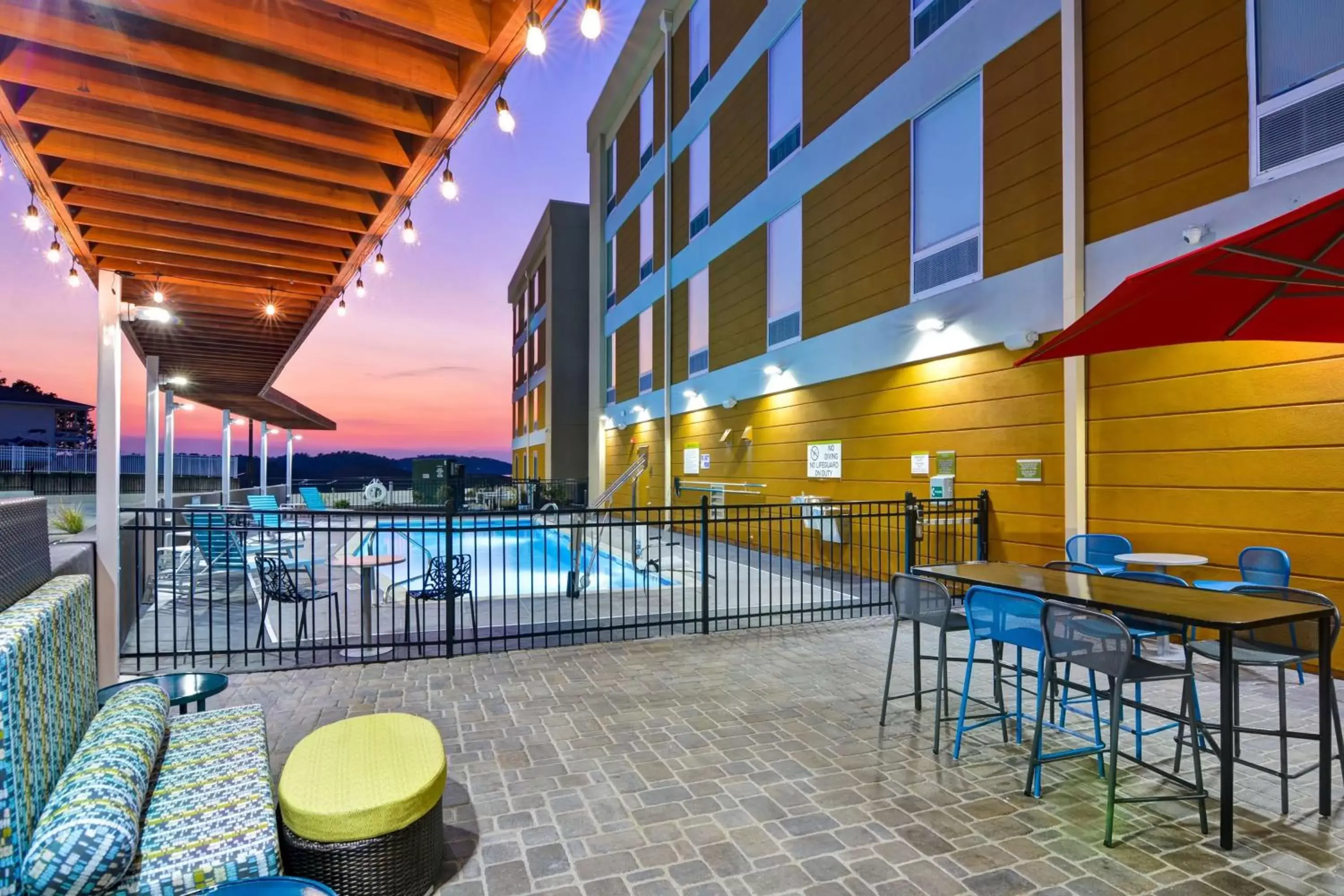 Property building, Swimming Pool in Home2 Suites By Hilton Hot Springs