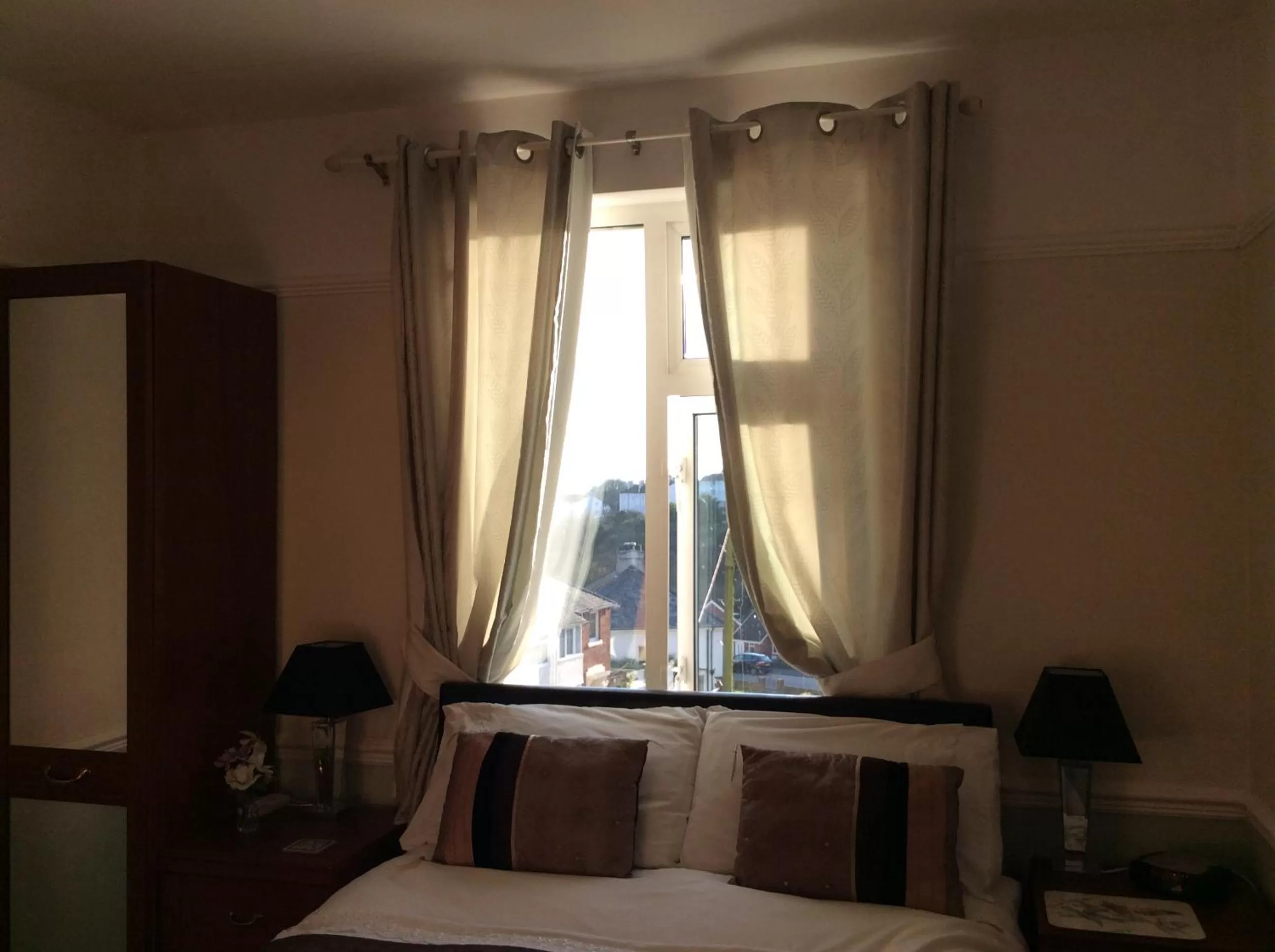 Bed in Alma Lodge Guest House