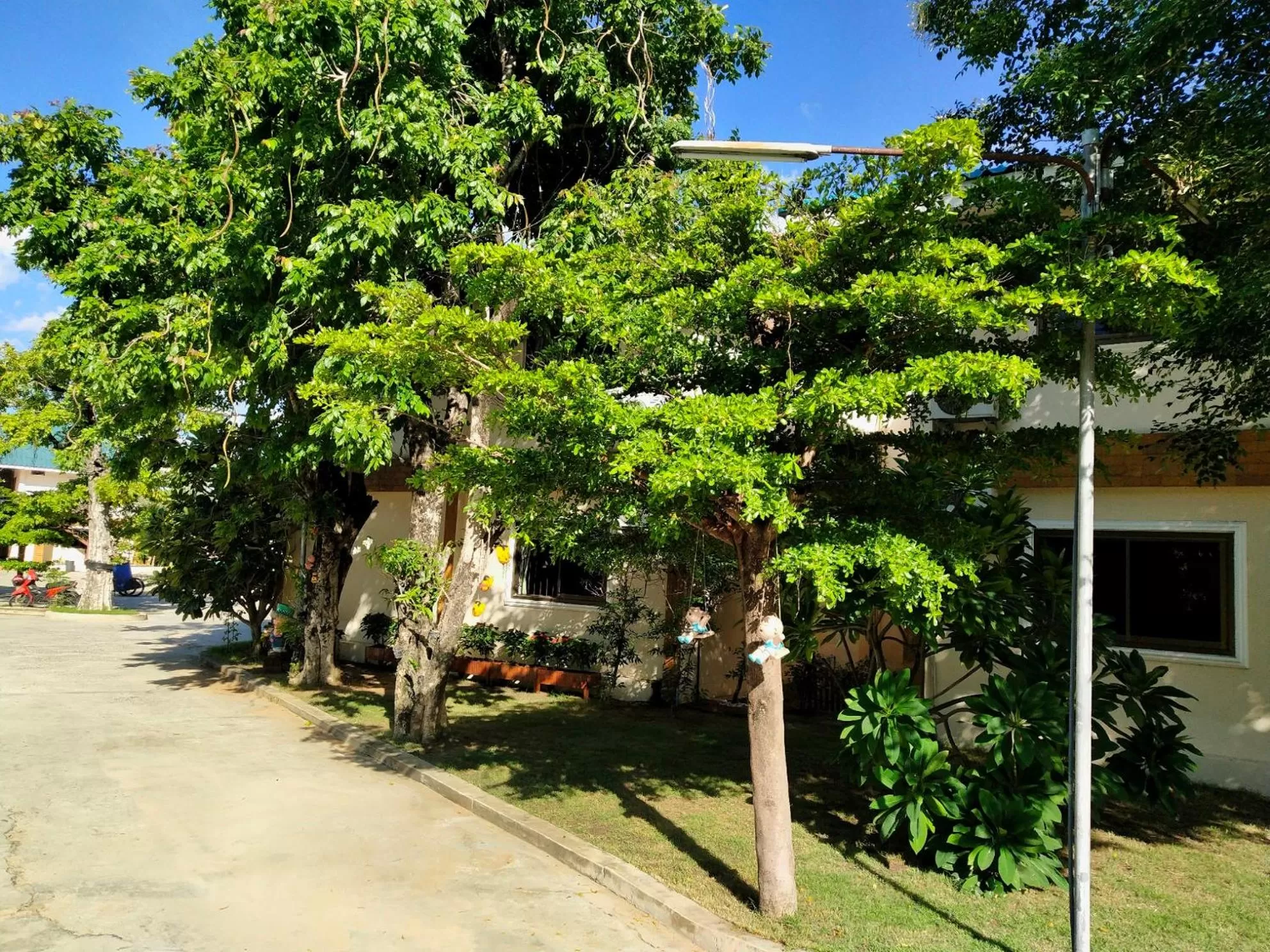 Garden in โรงแรมฟ้าพราวฝน Fah Proud Fon Hotel