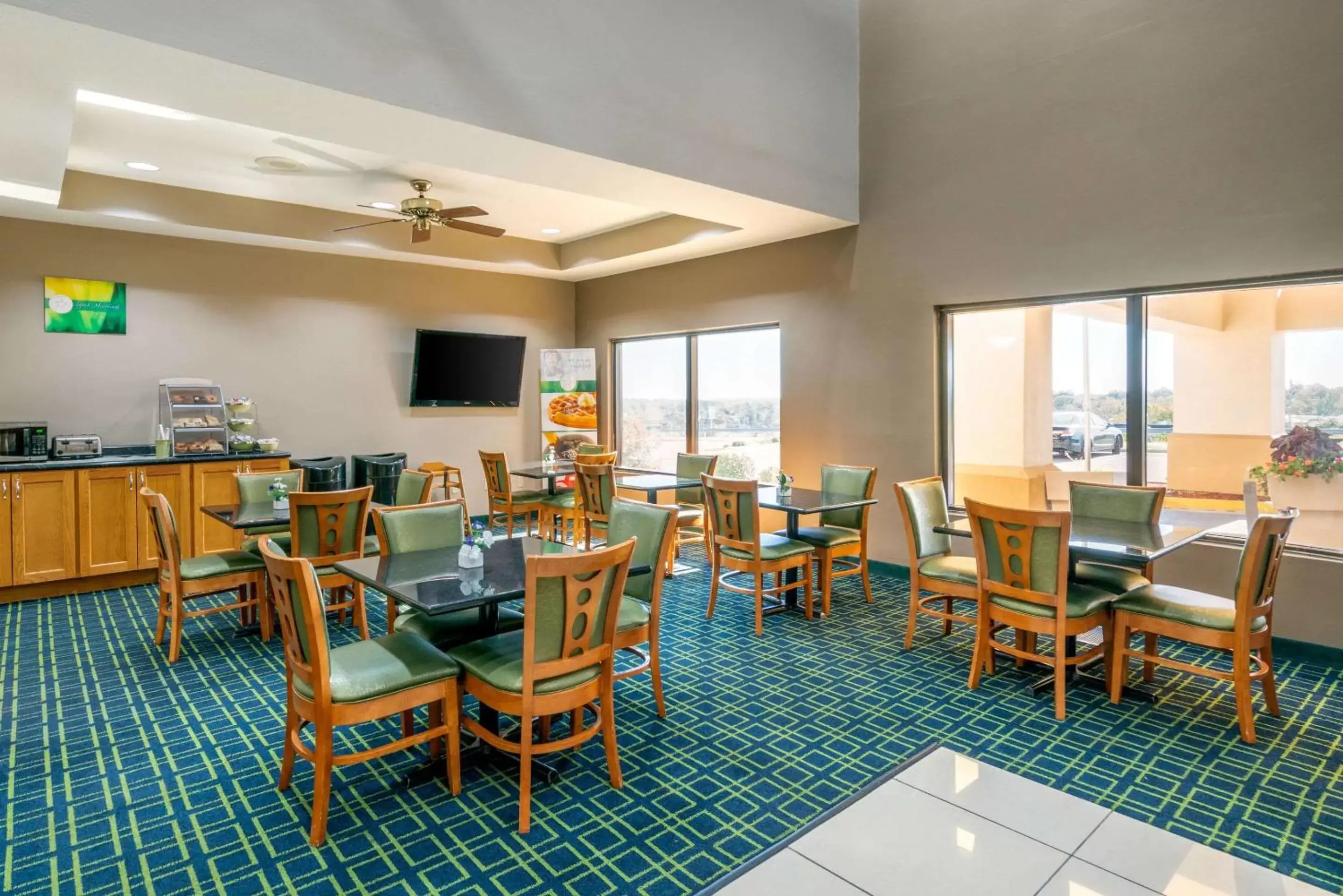 Restaurant/Places to Eat in Quality Inn & Suites - Jefferson City