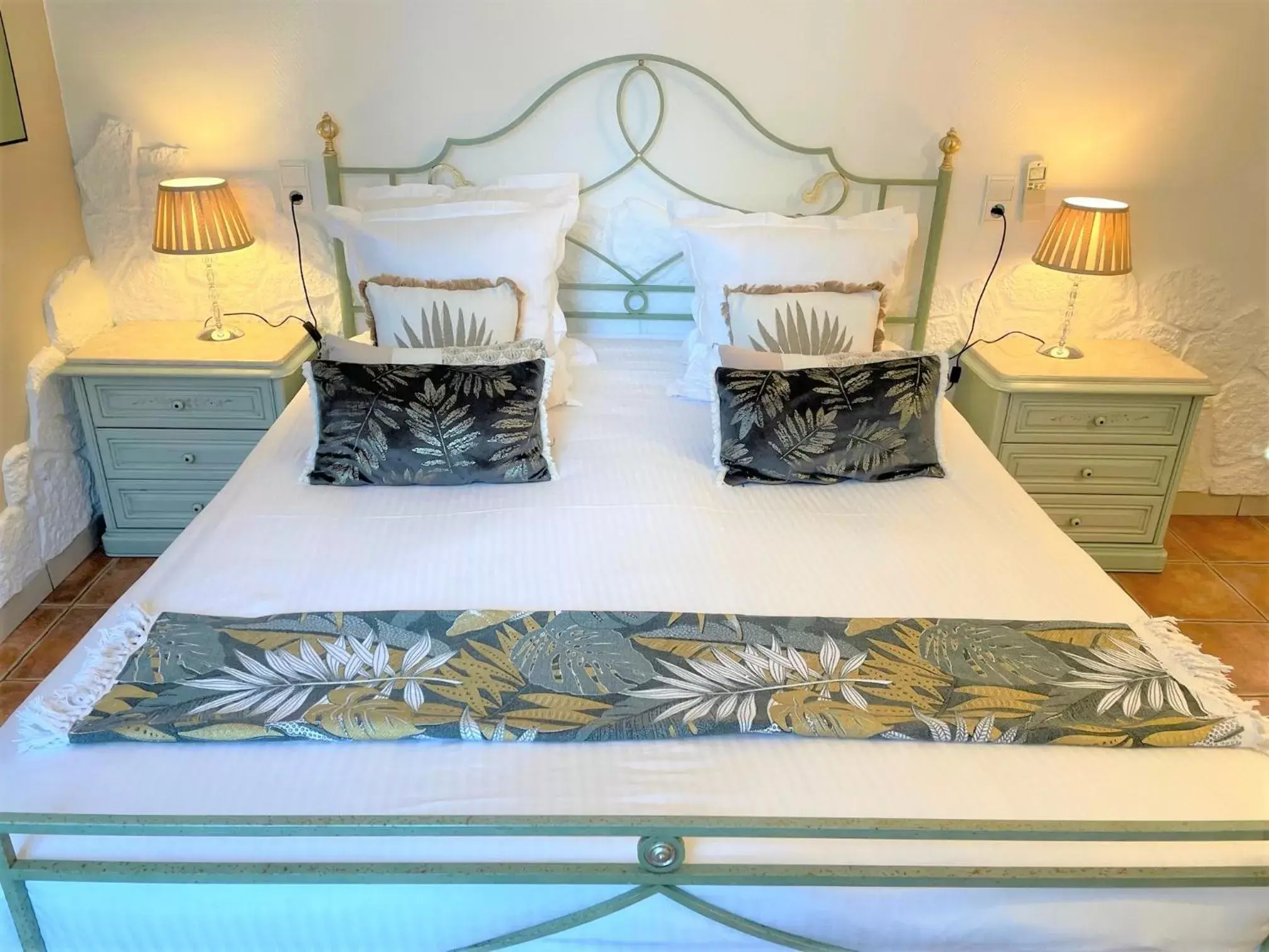 Bed in Hôtel Le Méditerranée