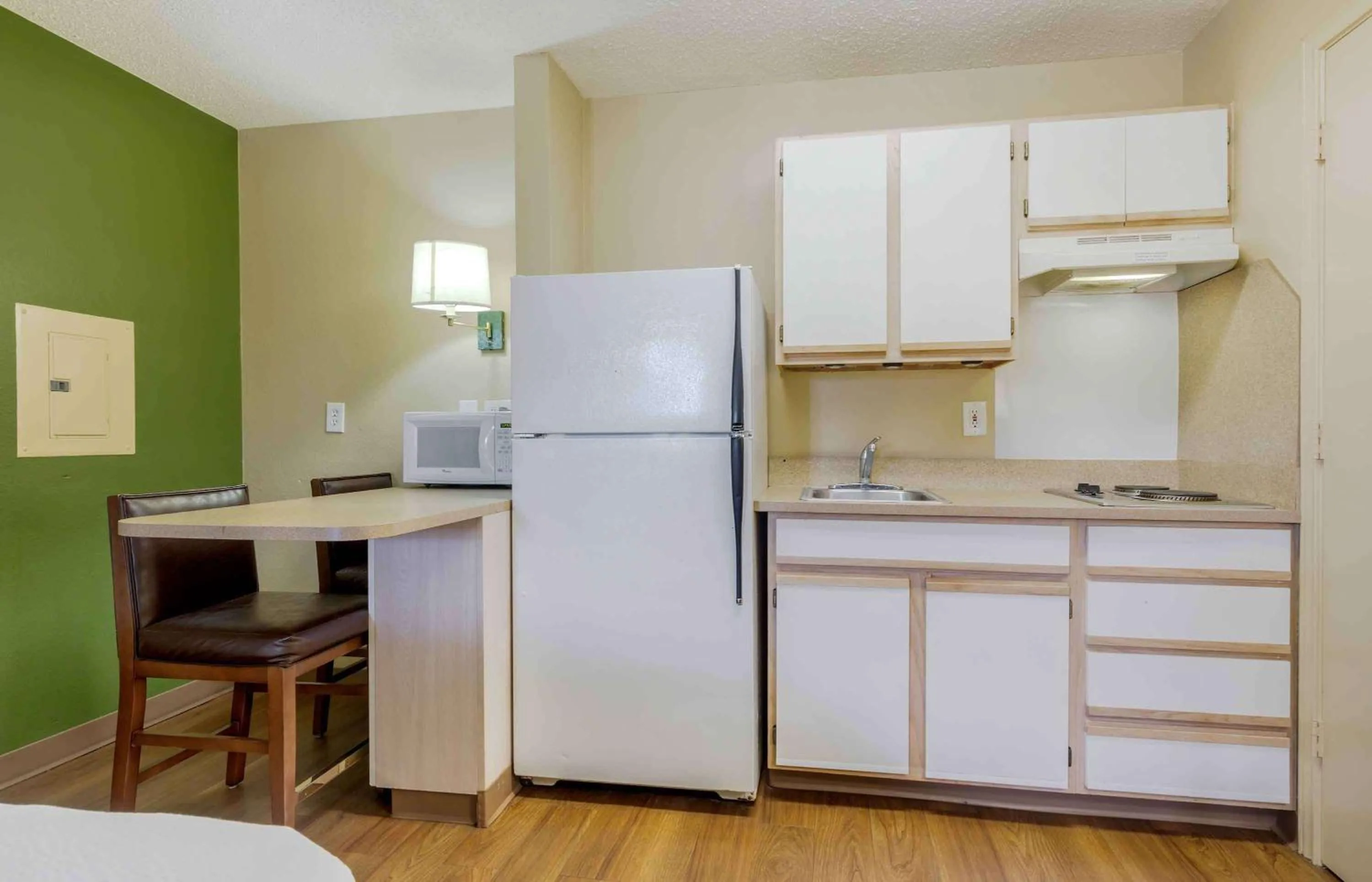 Bedroom in Extended Stay America Suites - Portland - Tigard