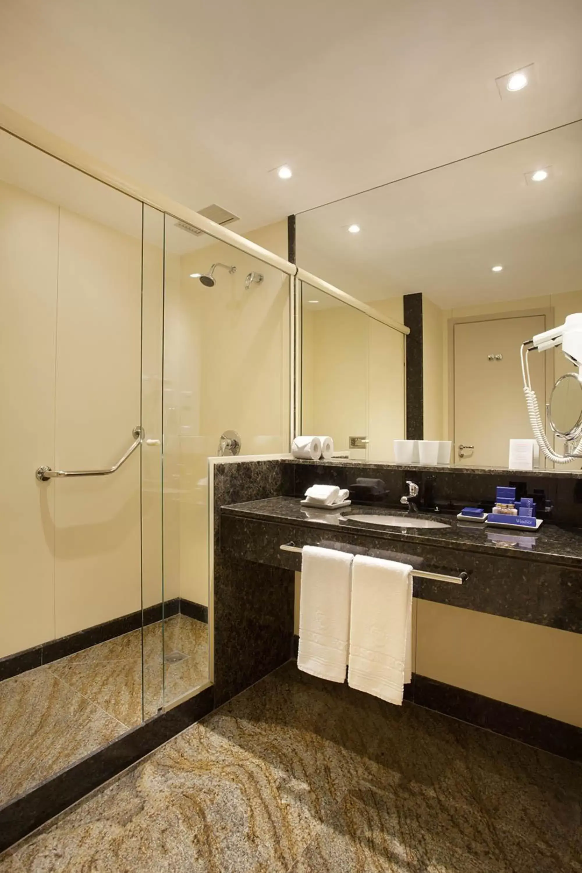 Bathroom in Windsor Brasilia Hotel