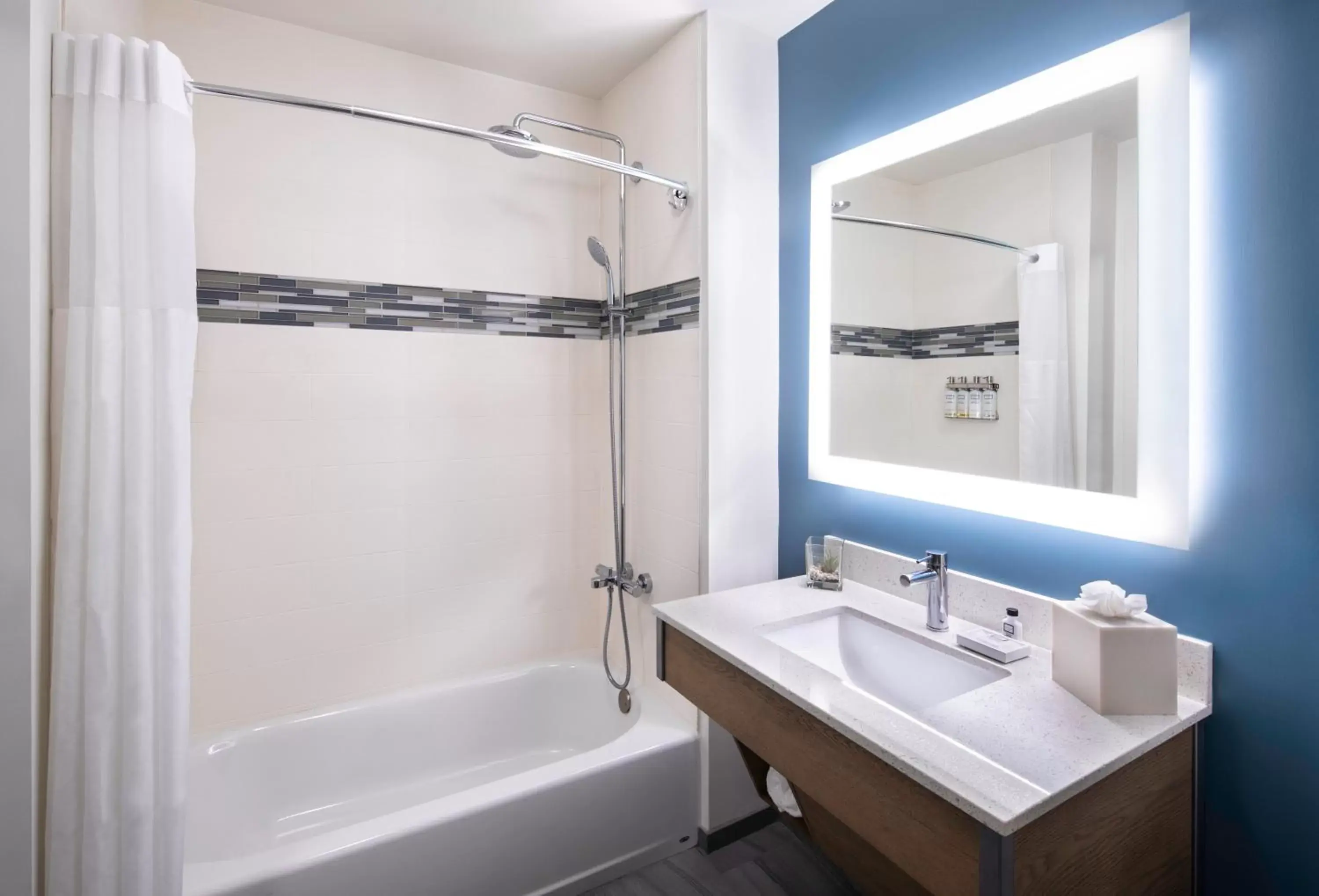 Photo of the whole room, Bathroom in EVEN Hotel Miami - Airport, an IHG Hotel