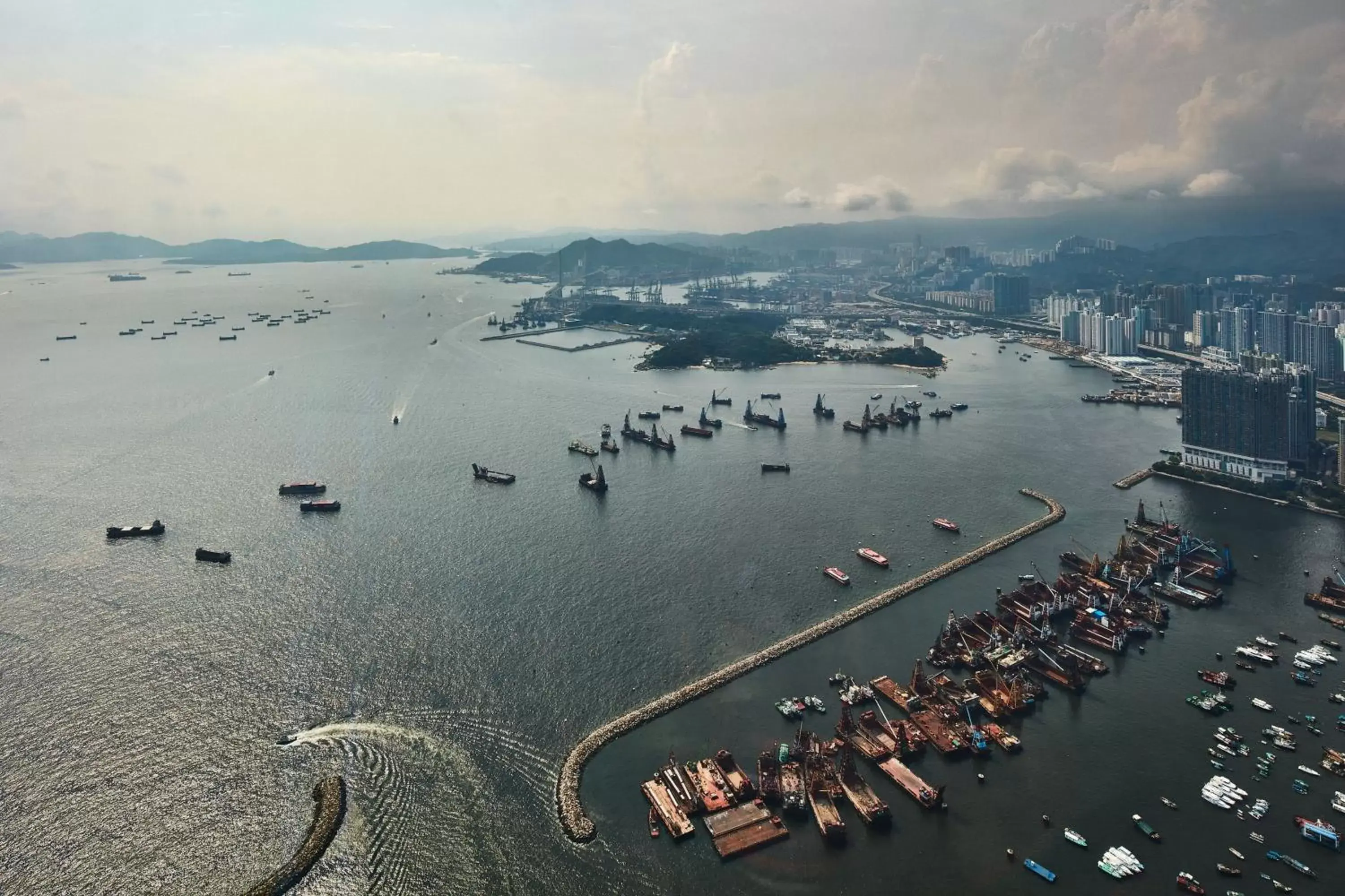 Photo of the whole room, Bird's-eye View in The Ritz-Carlton Hong Kong