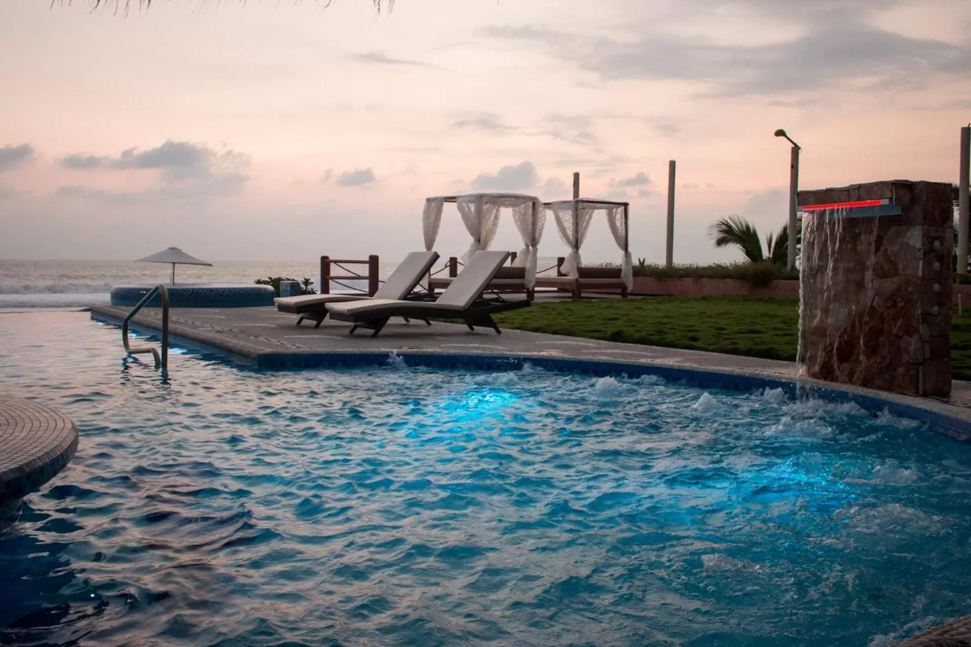 Swimming pool in Hotel Villas Punta Blanca
