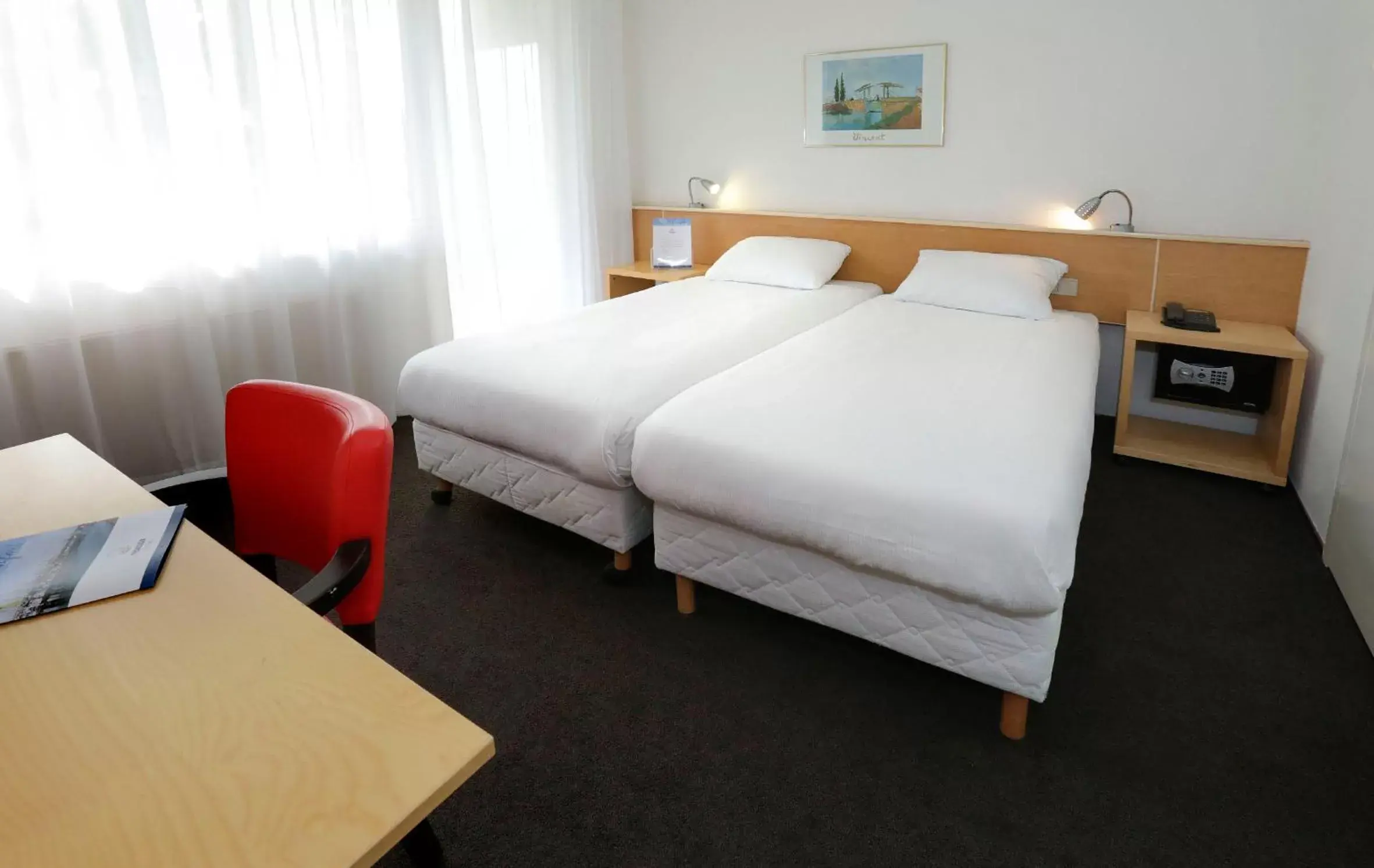 Bedroom, Bed in City hotel Terneuzen