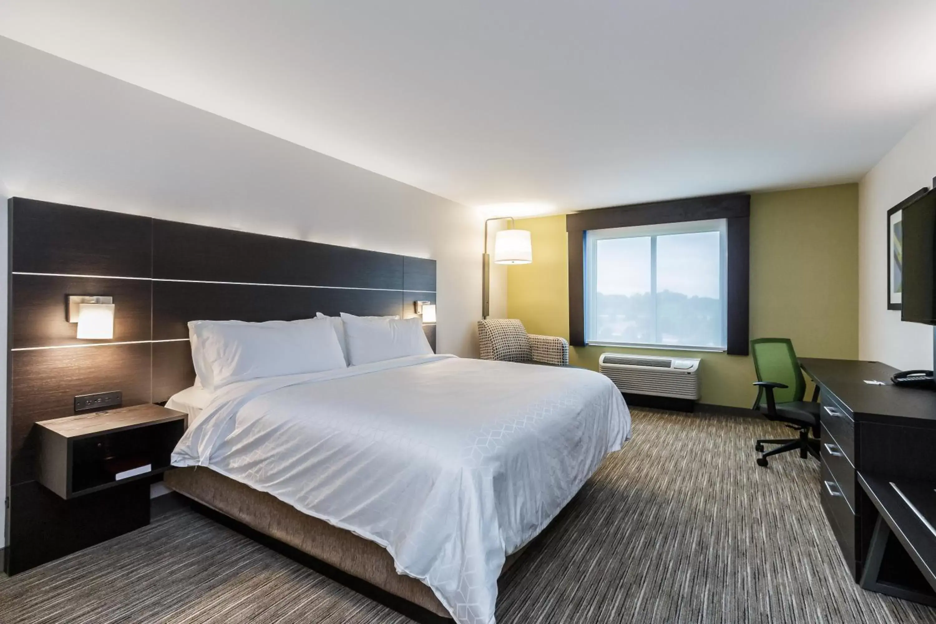 Photo of the whole room, Bed in Holiday Inn Express & Suites- South Bend Casino, an IHG Hotel