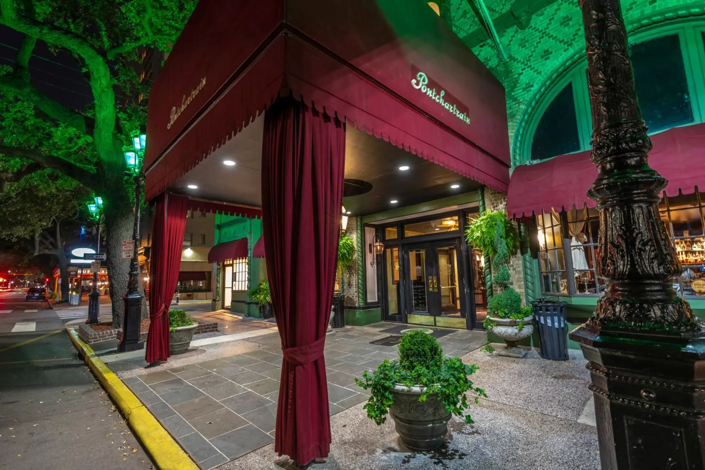 Facade/entrance in The Pontchartrain Hotel Facade/entrance in The Pontchartrain Hotel