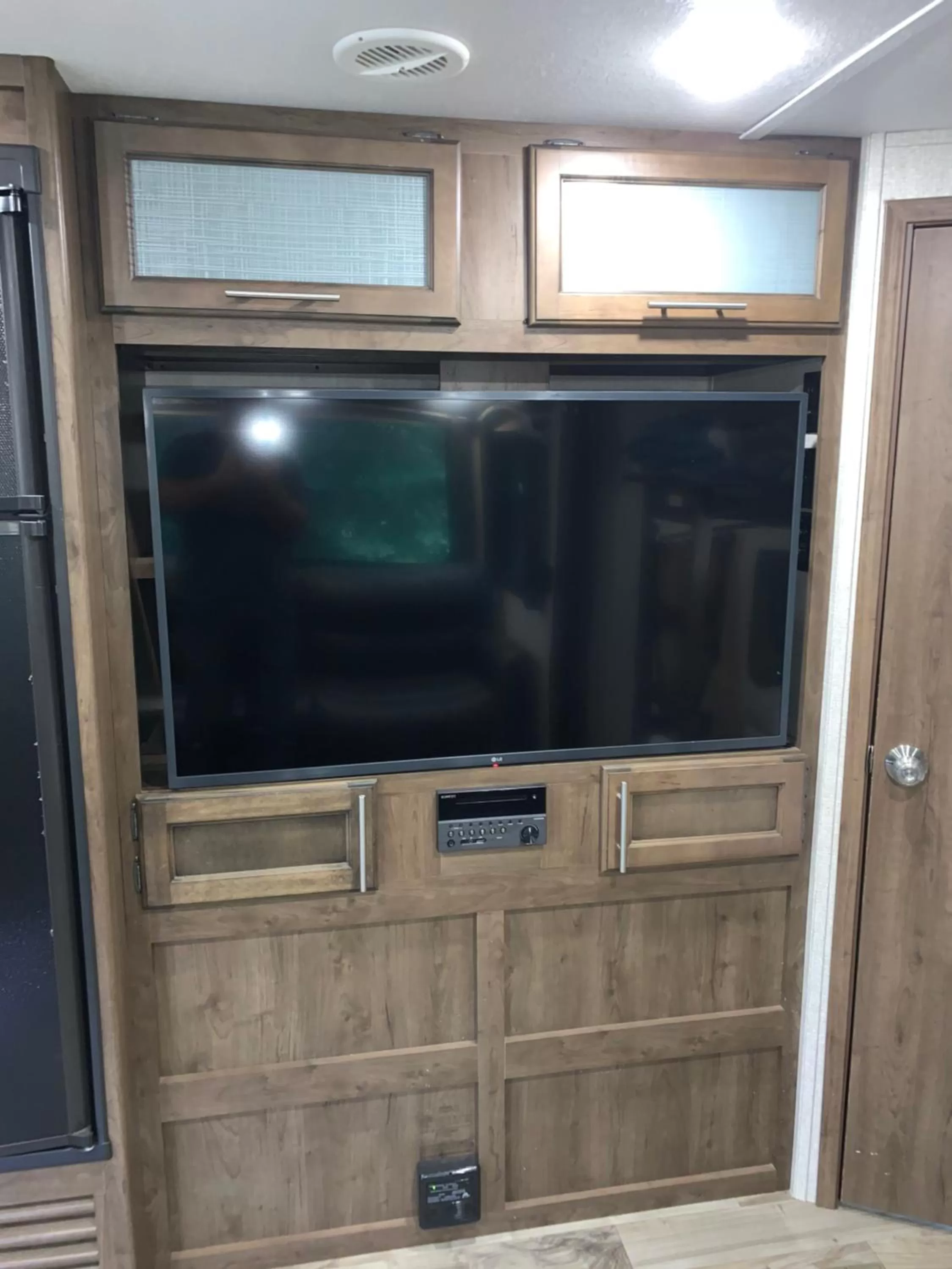 TV and multimedia, TV/Entertainment Center in Glacier Haven Inn