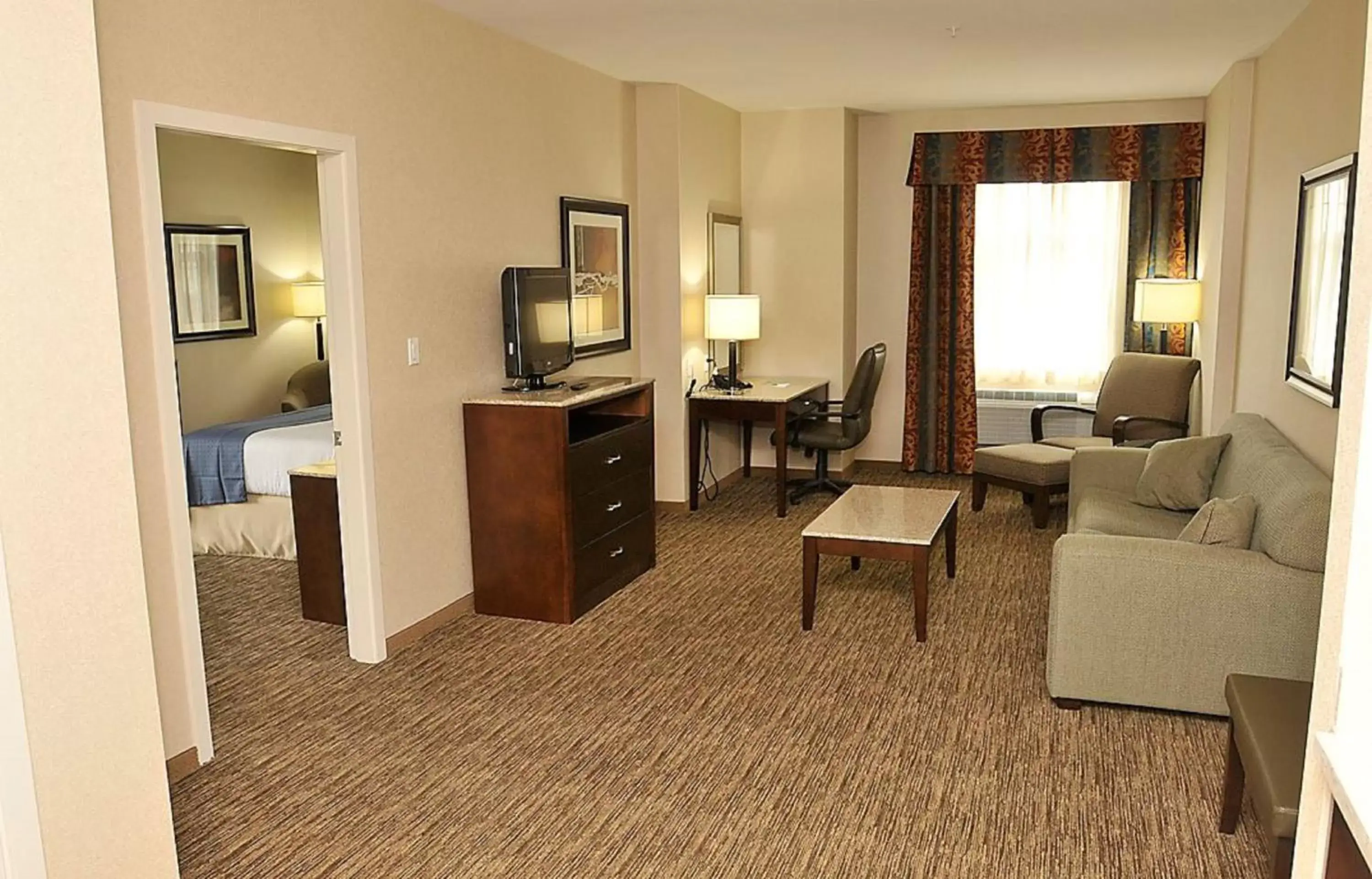 Bedroom, Seating Area in Holiday Inn Hotel & Suites Surrey East - Cloverdale, an IHG Hotel