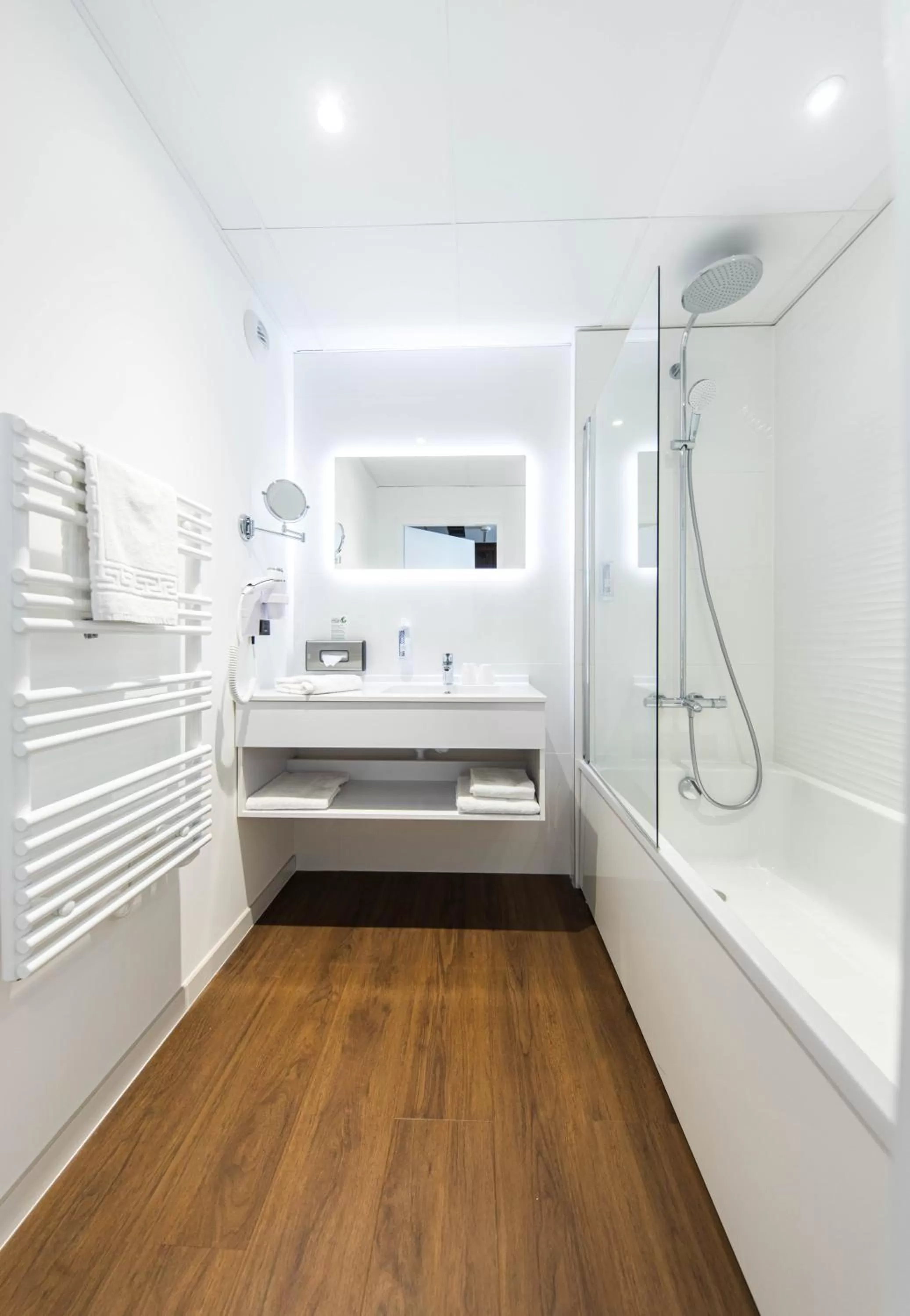 Bathroom in Westotel Tours Val de Loire