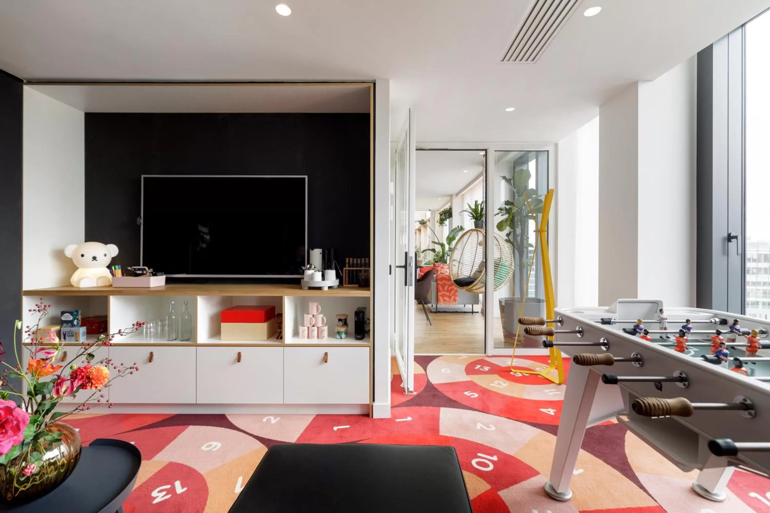Meeting/conference room, TV/Entertainment Center in Zoku Paris
