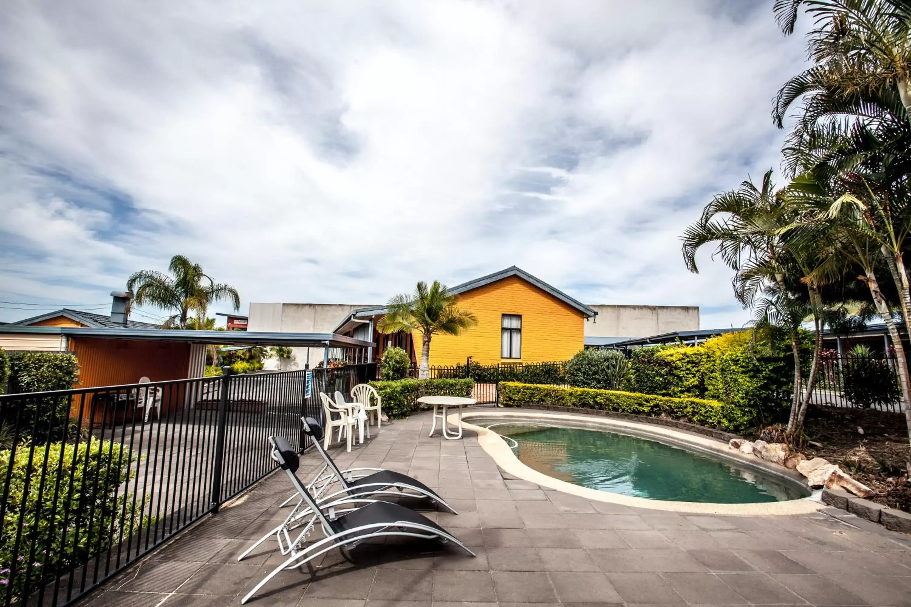 Swimming Pool in Darra Motel & Conference Centre