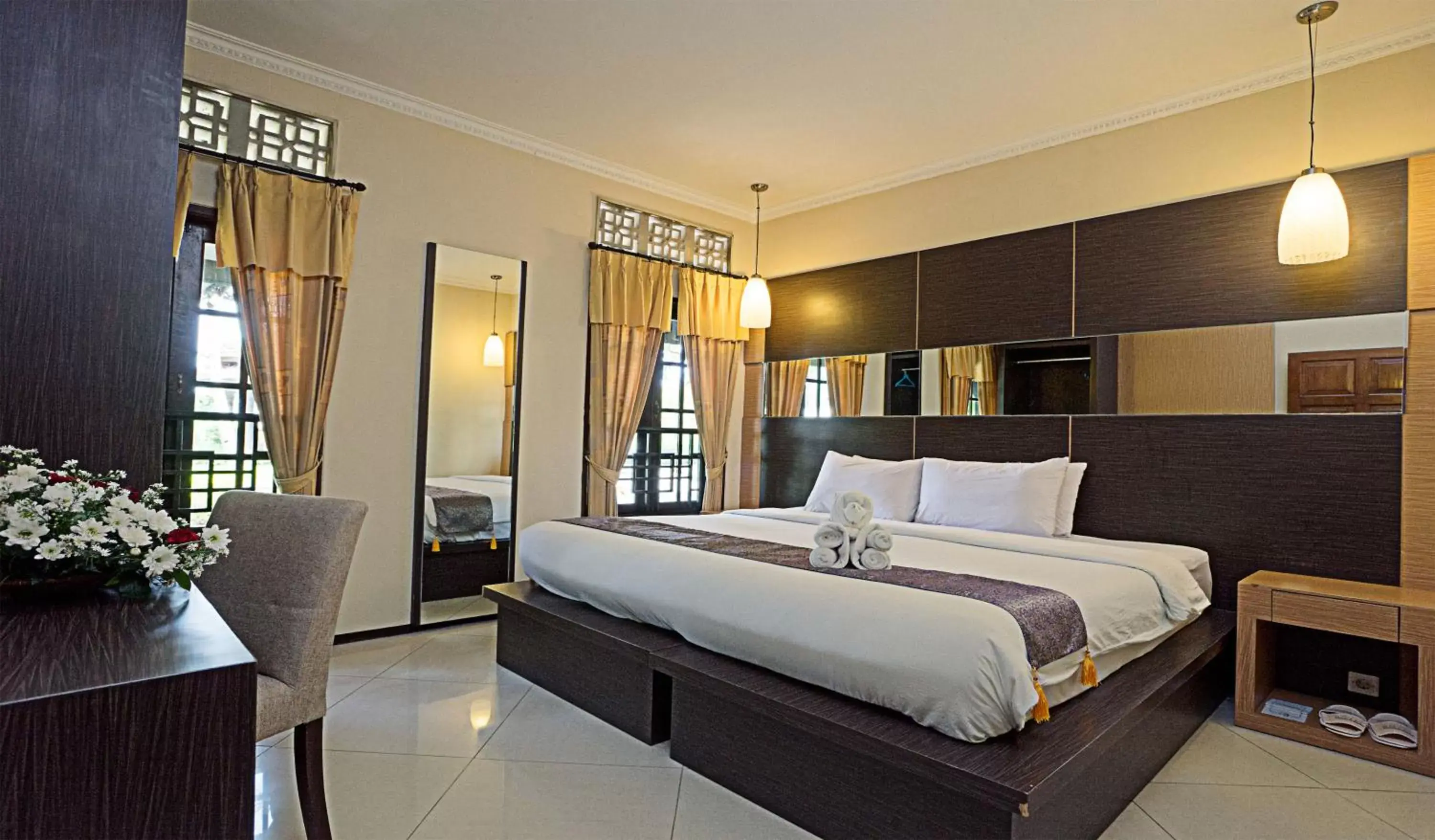 Bedroom, Bed in Royal Orchids Garden Hotel & Condominium