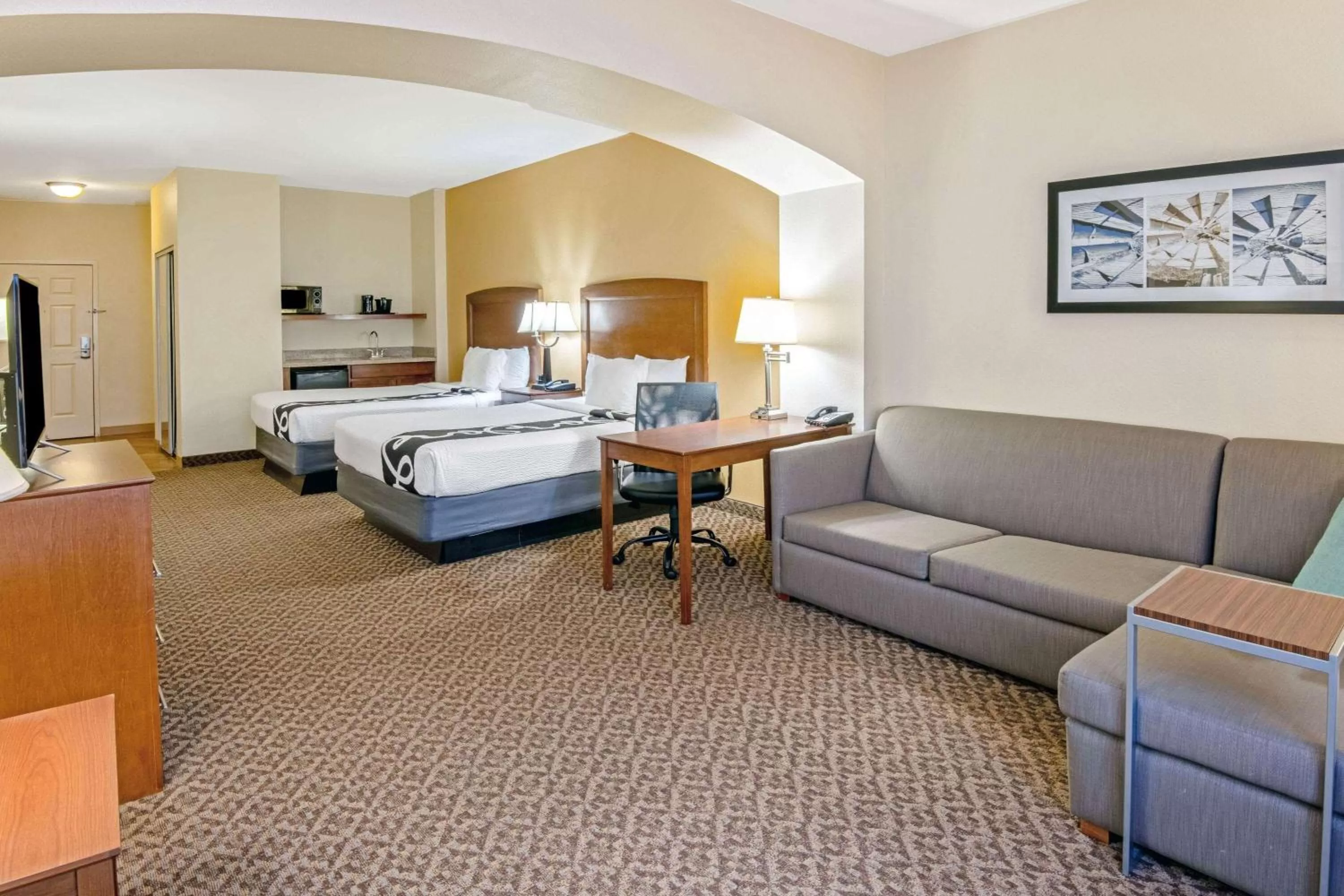 Photo of the whole room, Bed in La Quinta by Wyndham Lawton / Fort Sill