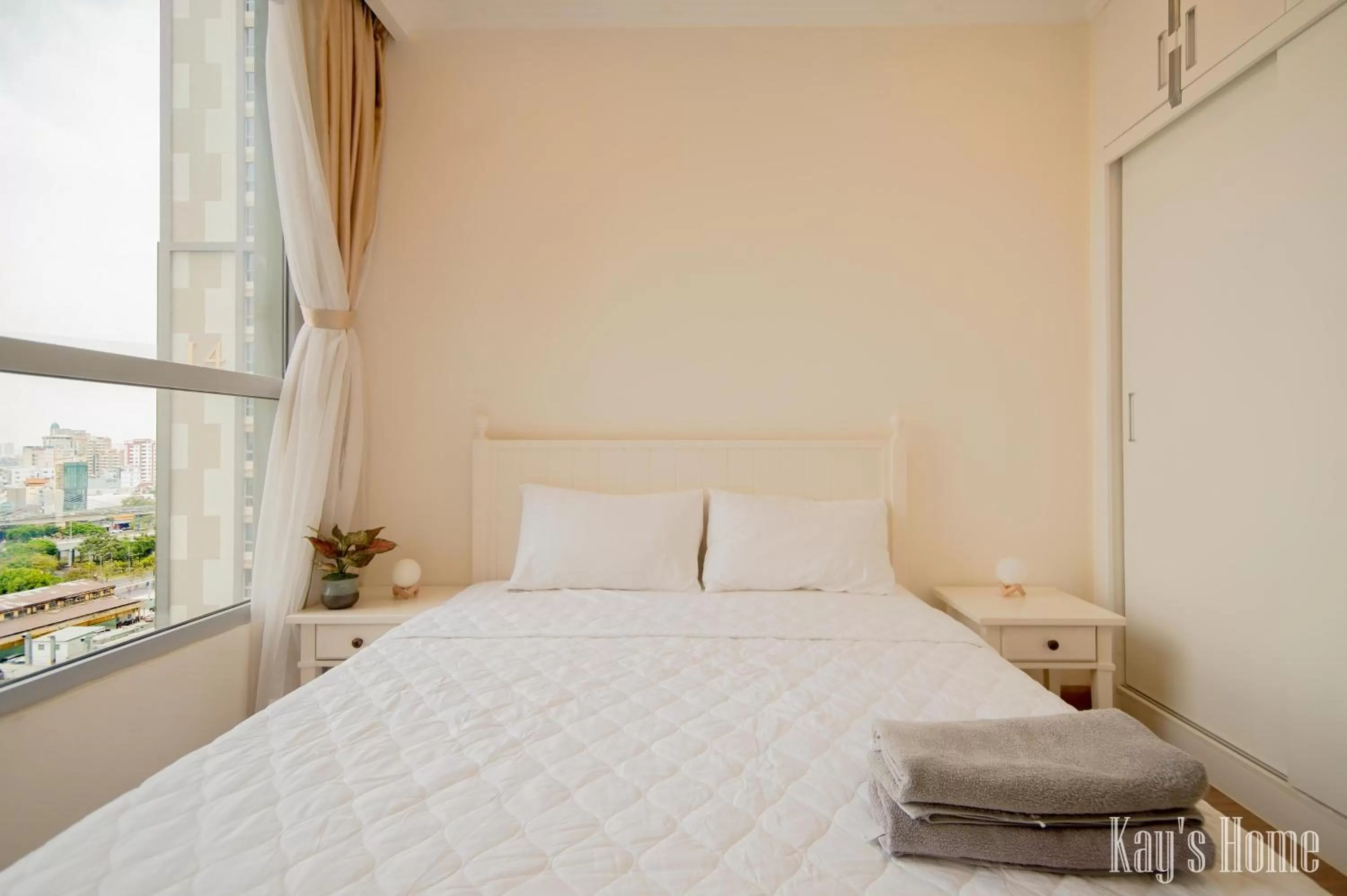 TV and multimedia, Bed in Vinhomes Central Park-Nice Homes