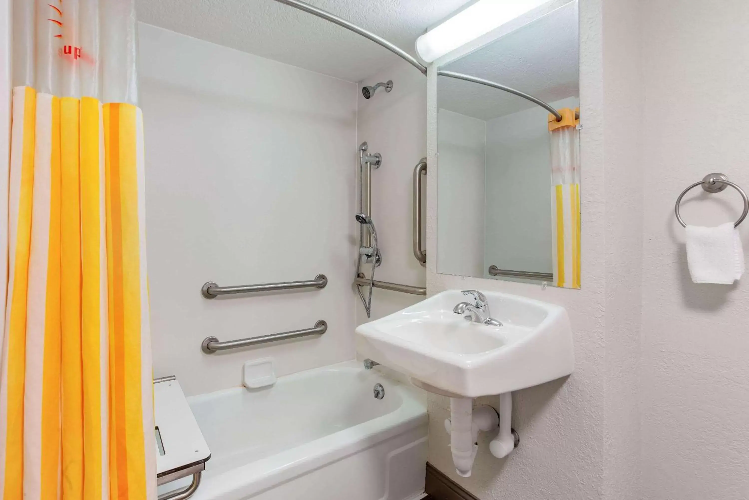 Bathroom in La Quinta Inn by Wyndham Champaign