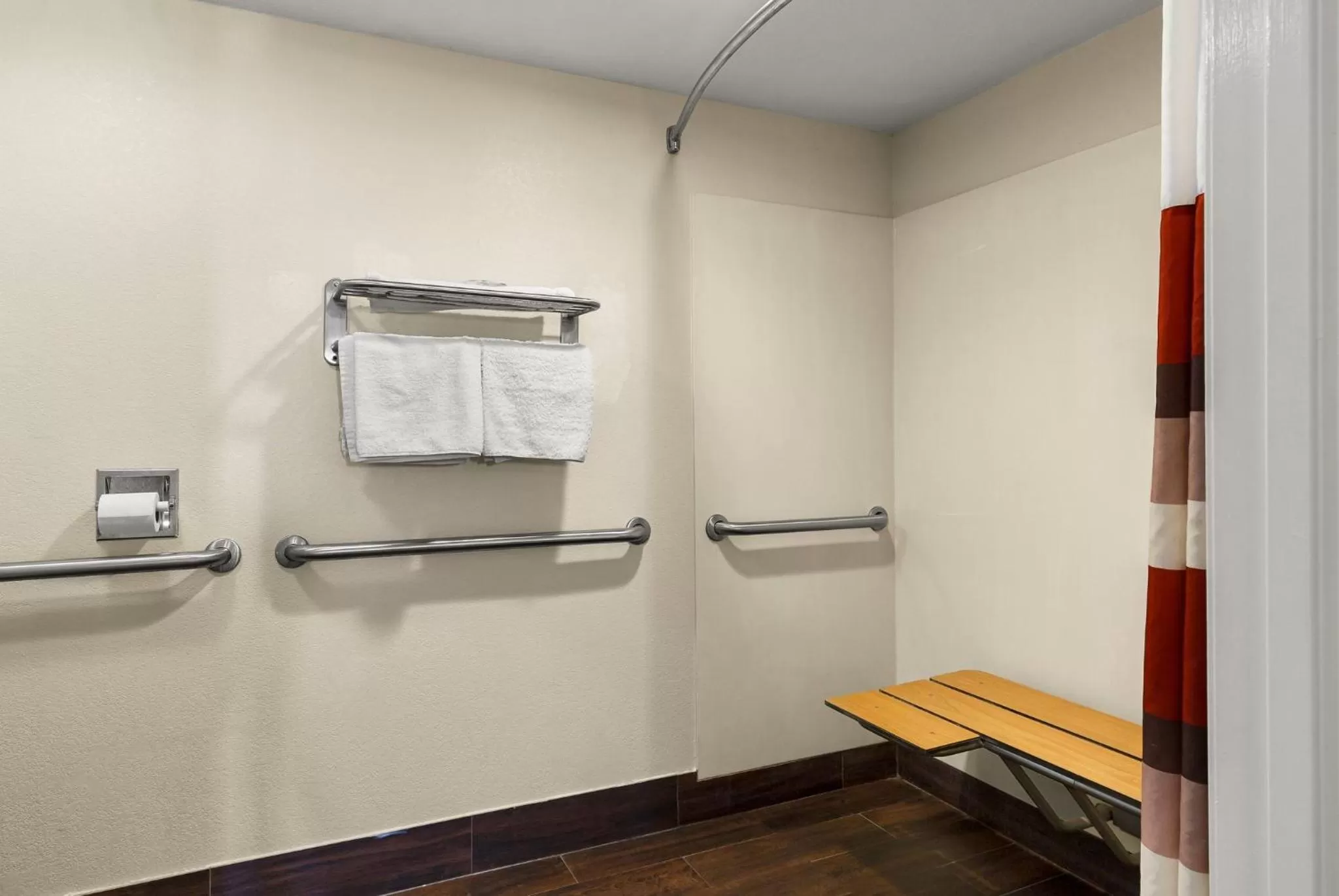 Shower in Red Roof Inn Springfield, IL