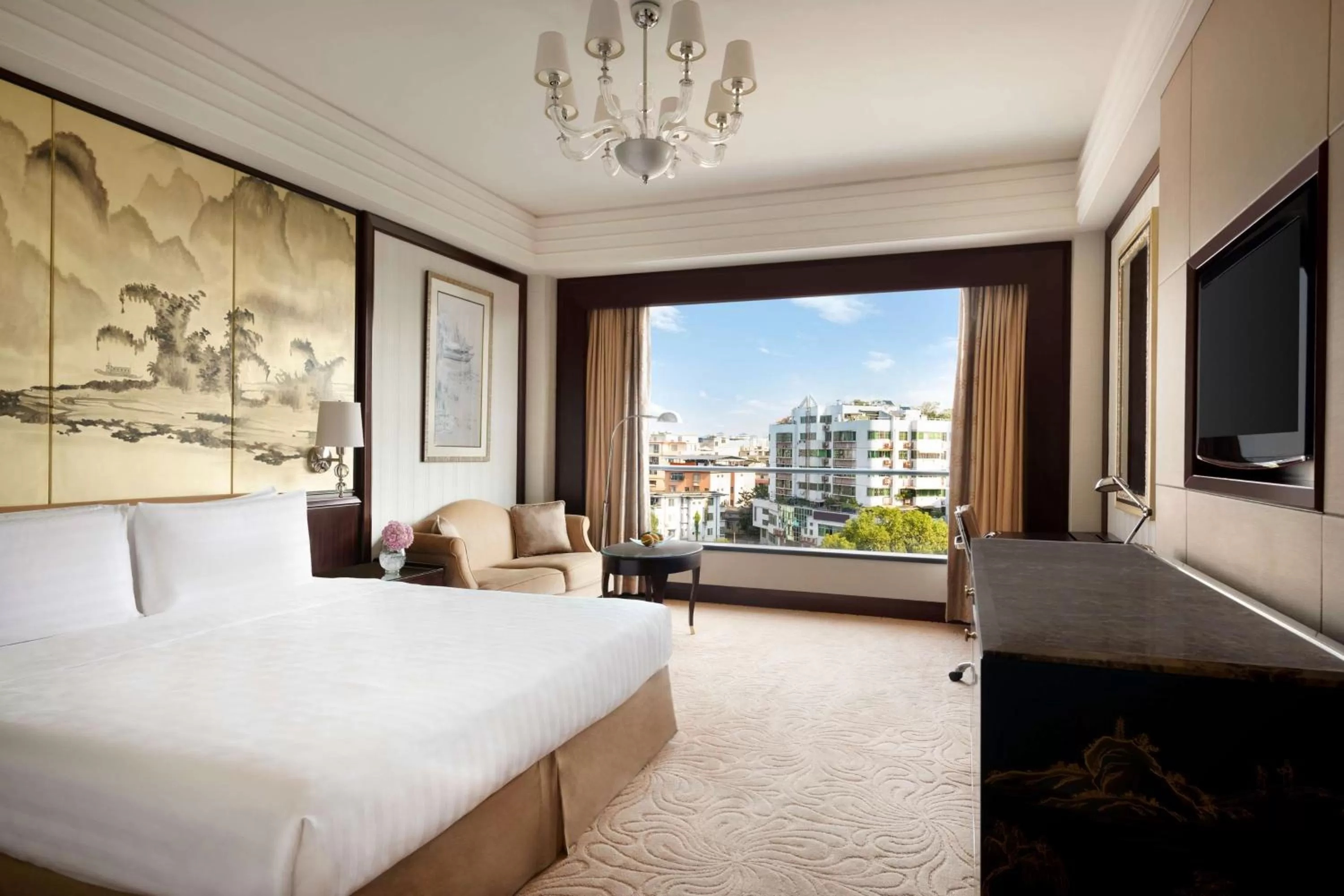 Photo of the whole room, Bed in Shangri-La Guilin