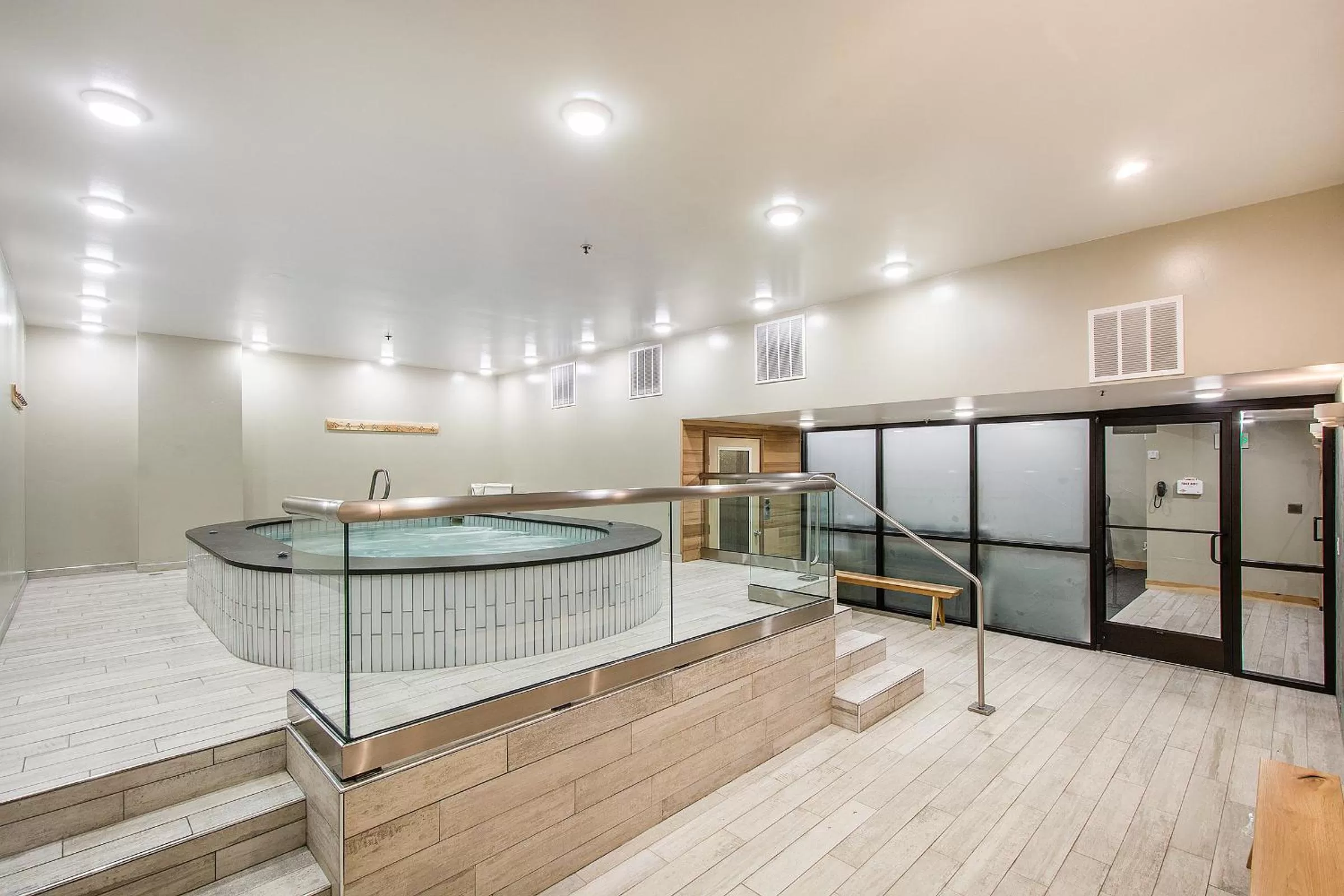 Hot Tub in Shadow Ridge by All Seasons Resort Lodging