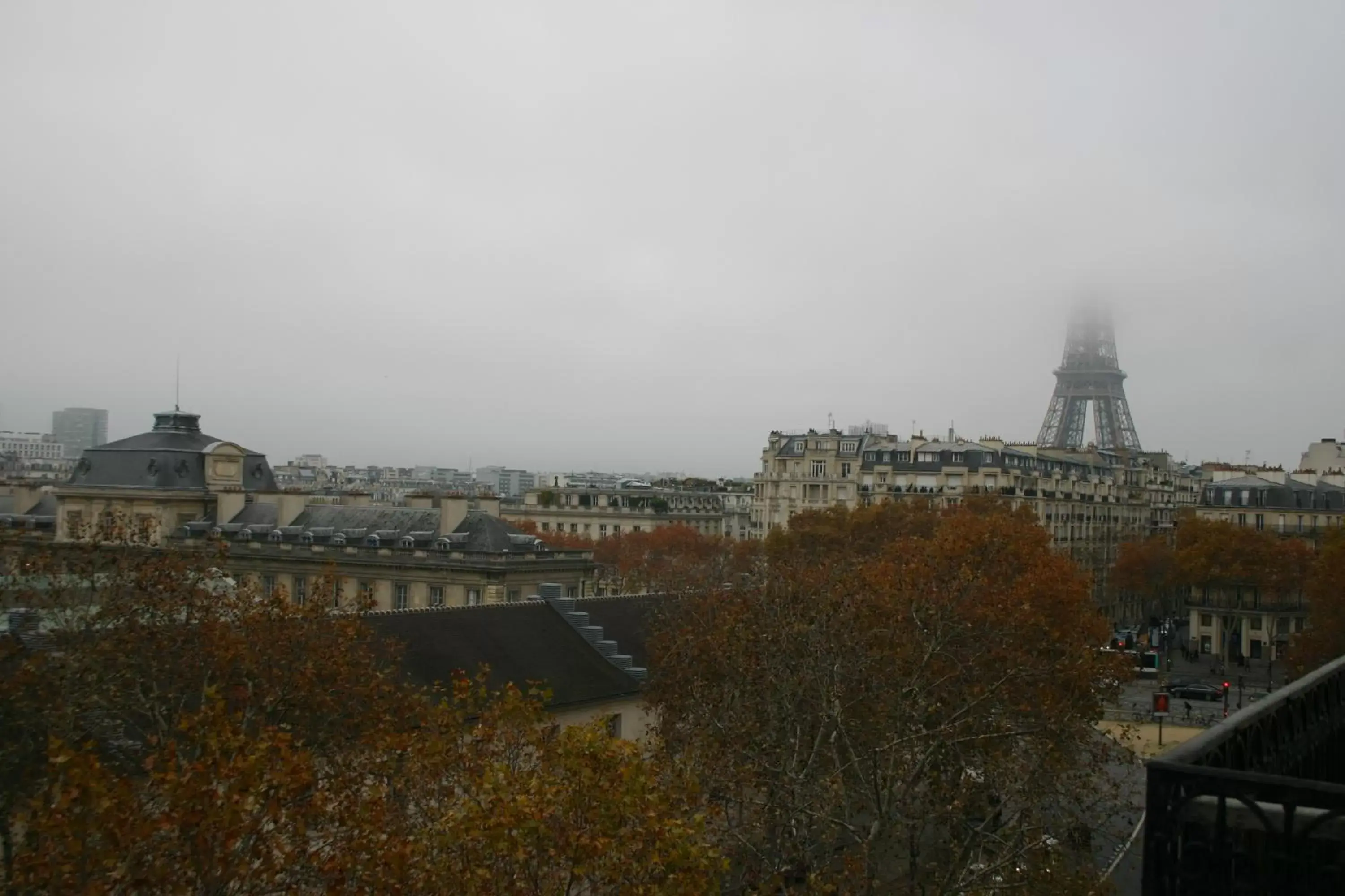 City view in Hôtel Derby Eiffel