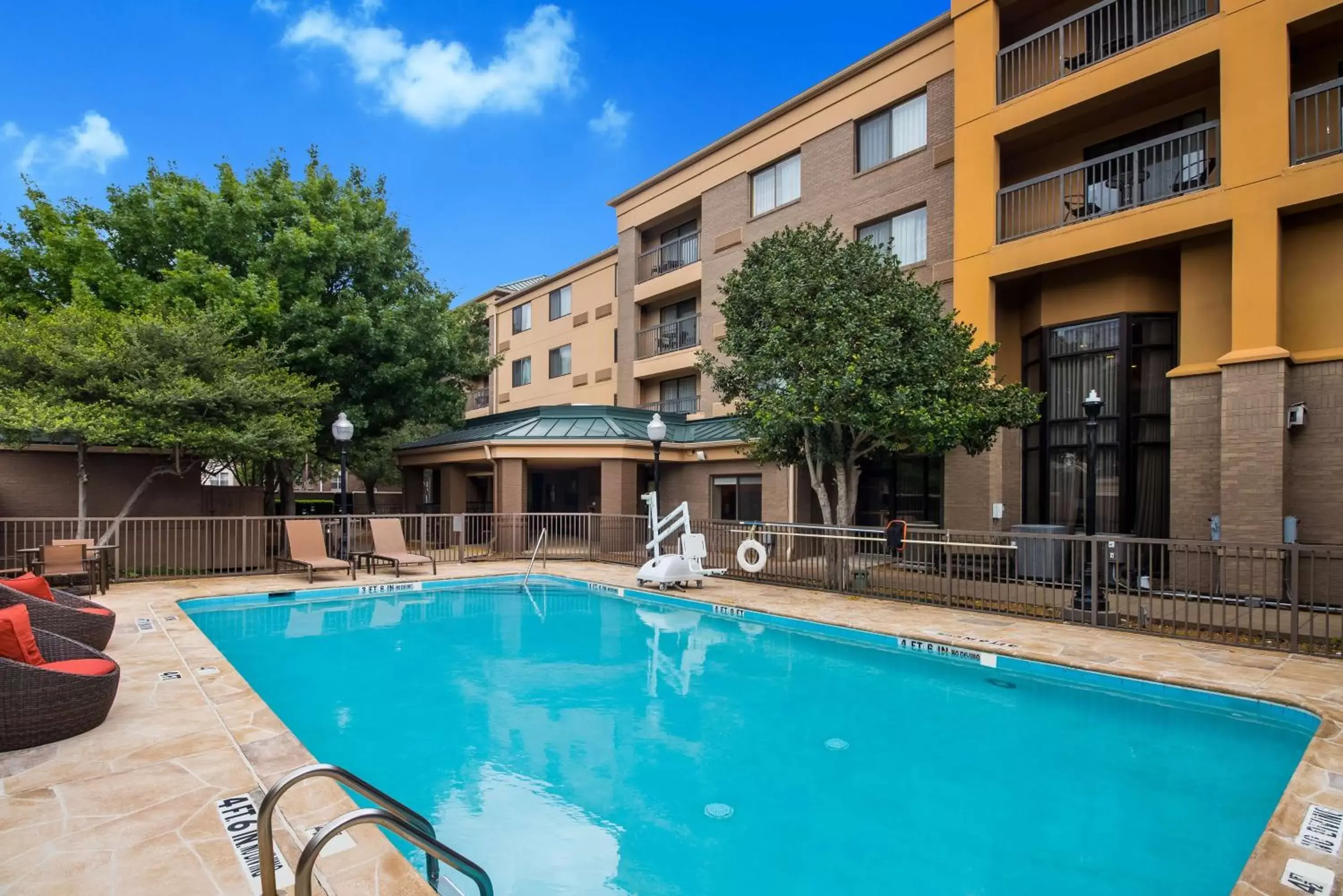 Pool view, Property Building in Sonesta Select Dallas Richardson