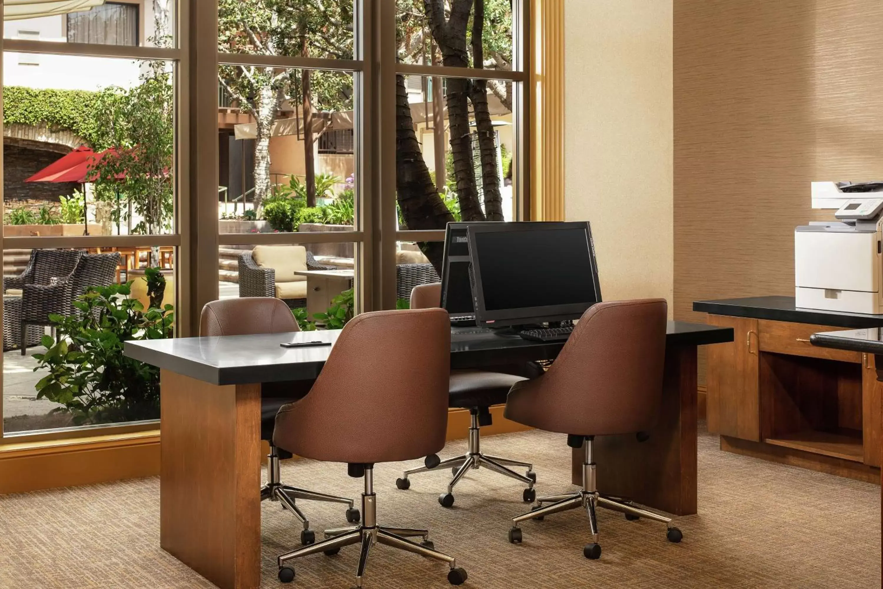 Business facilities in DoubleTree by Hilton Claremont