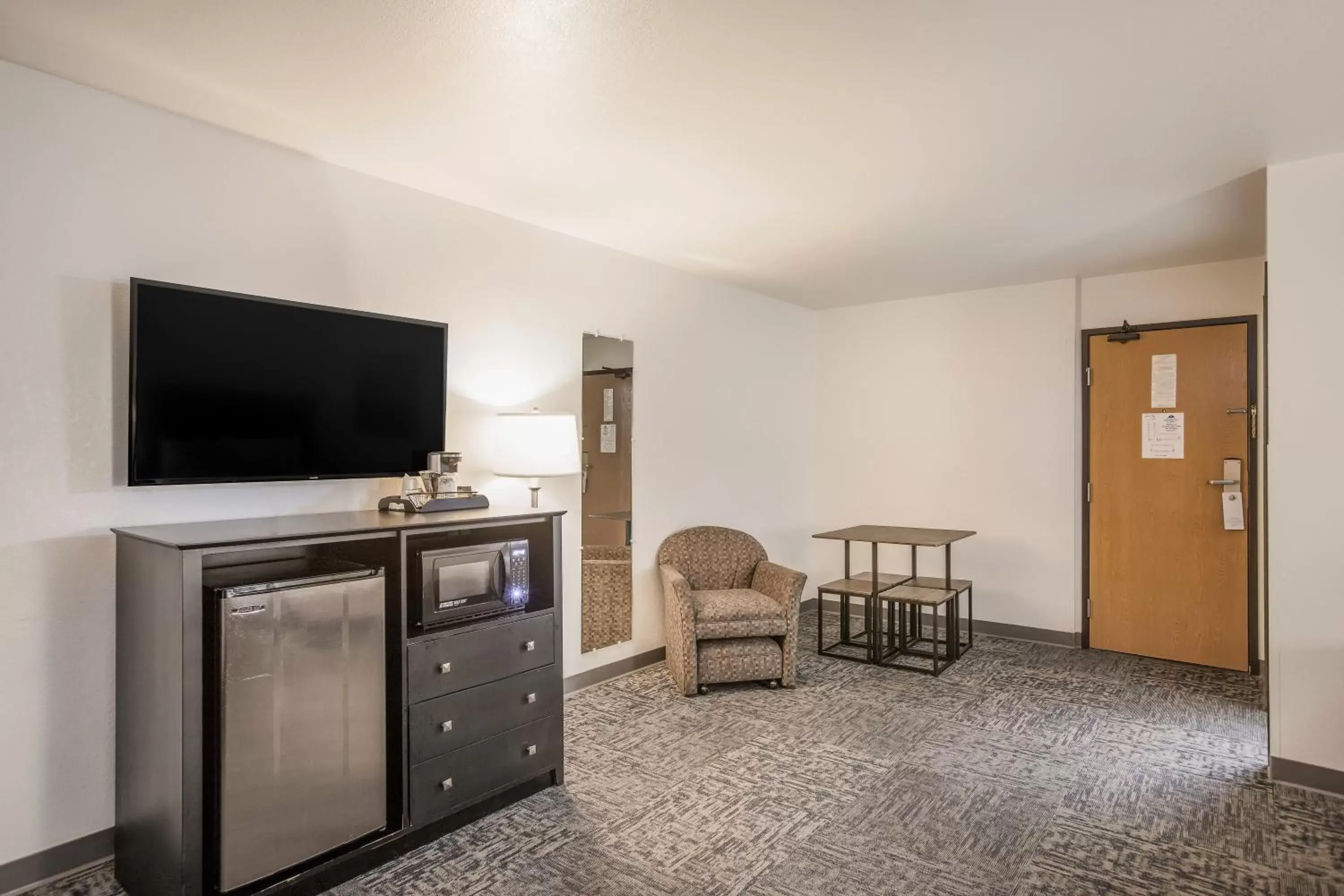 TV and multimedia, TV/Entertainment Center in Americas Best Value Inn & Suites-Birch Run