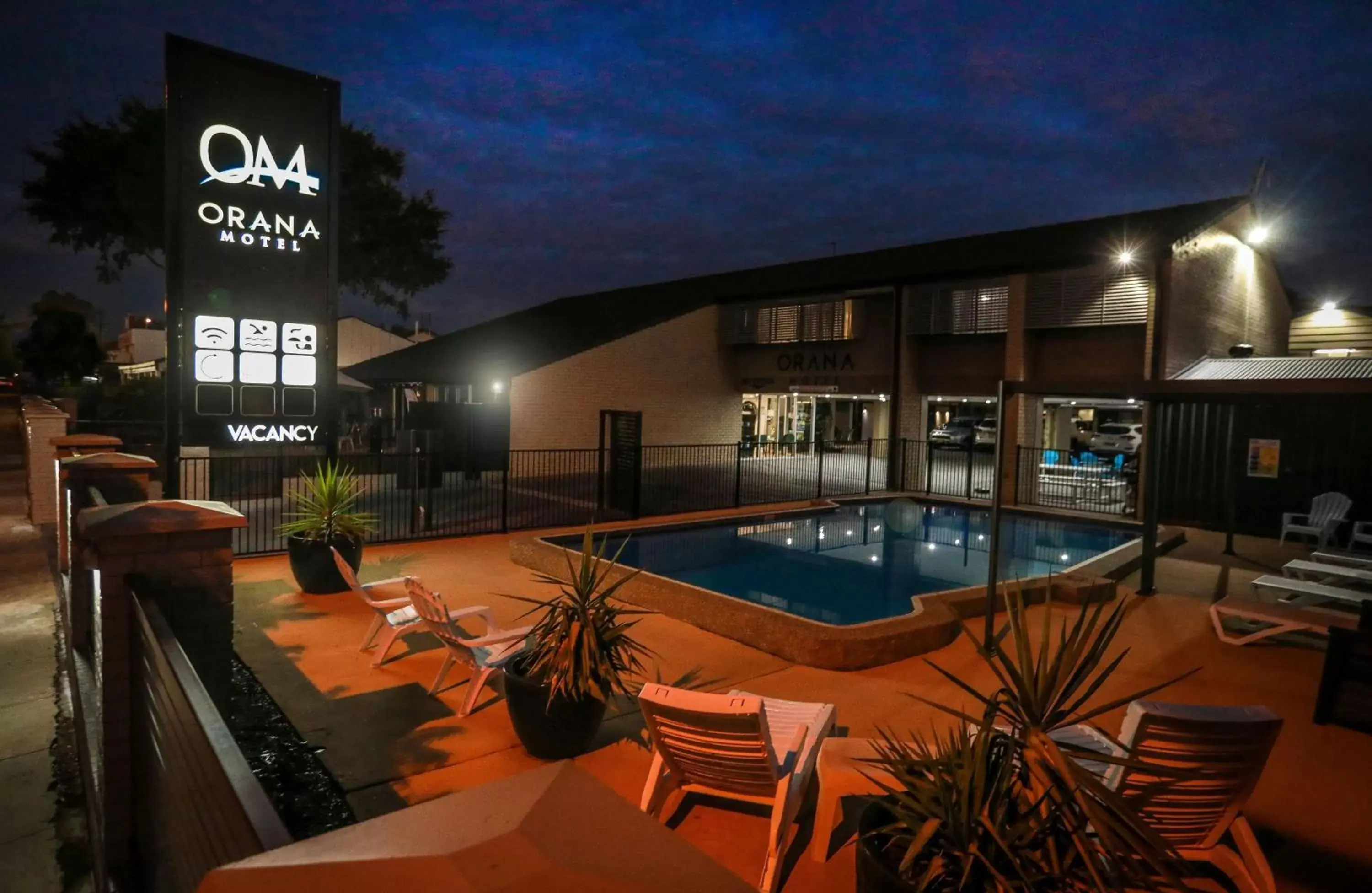 Property building, Swimming Pool in Orana Motel