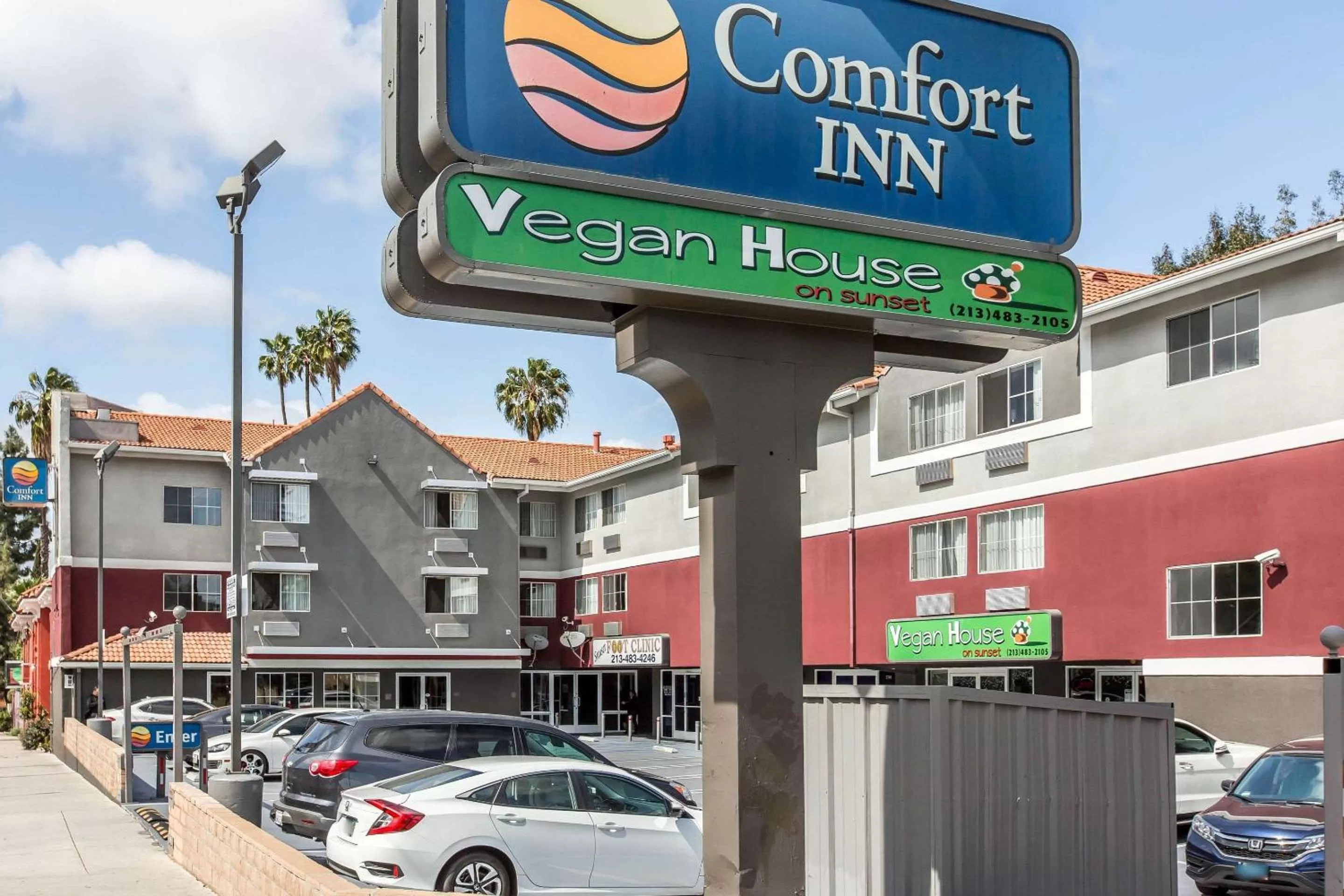 Property building in Comfort Inn Los Angeles near Hollywood