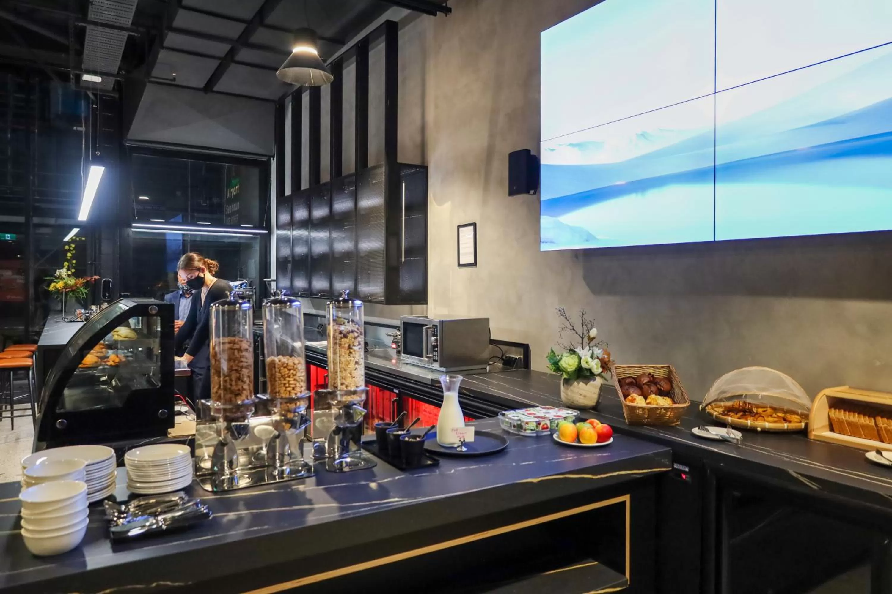 Restaurant/places to eat in Microtel by Wyndham Wellington