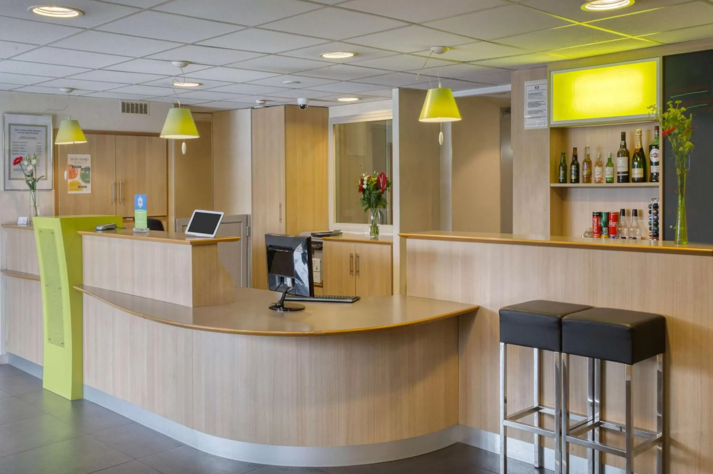 Lobby or reception in Sure Hotel by Best Western Nantes Saint-Herblain