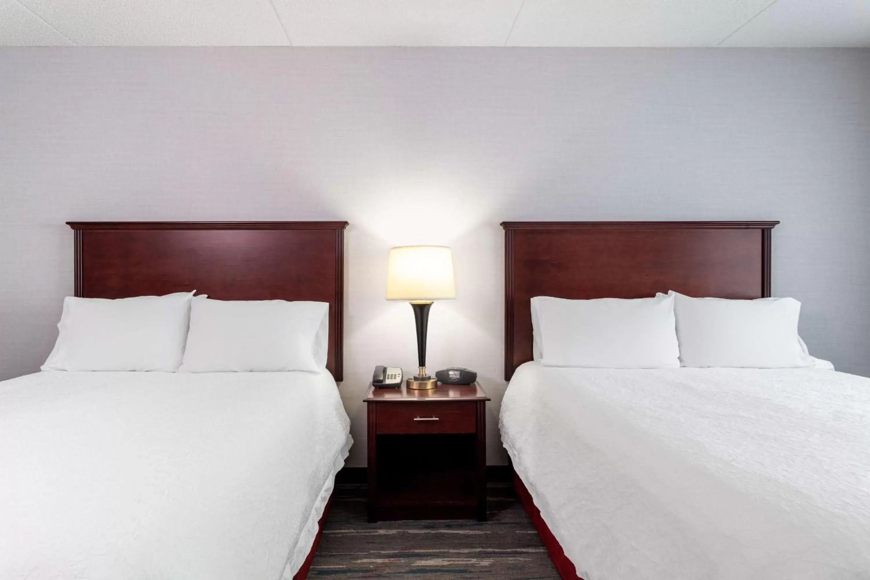 Bed in Hampton Inn & Suites Minneapolis St. Paul Airport - Mall of America