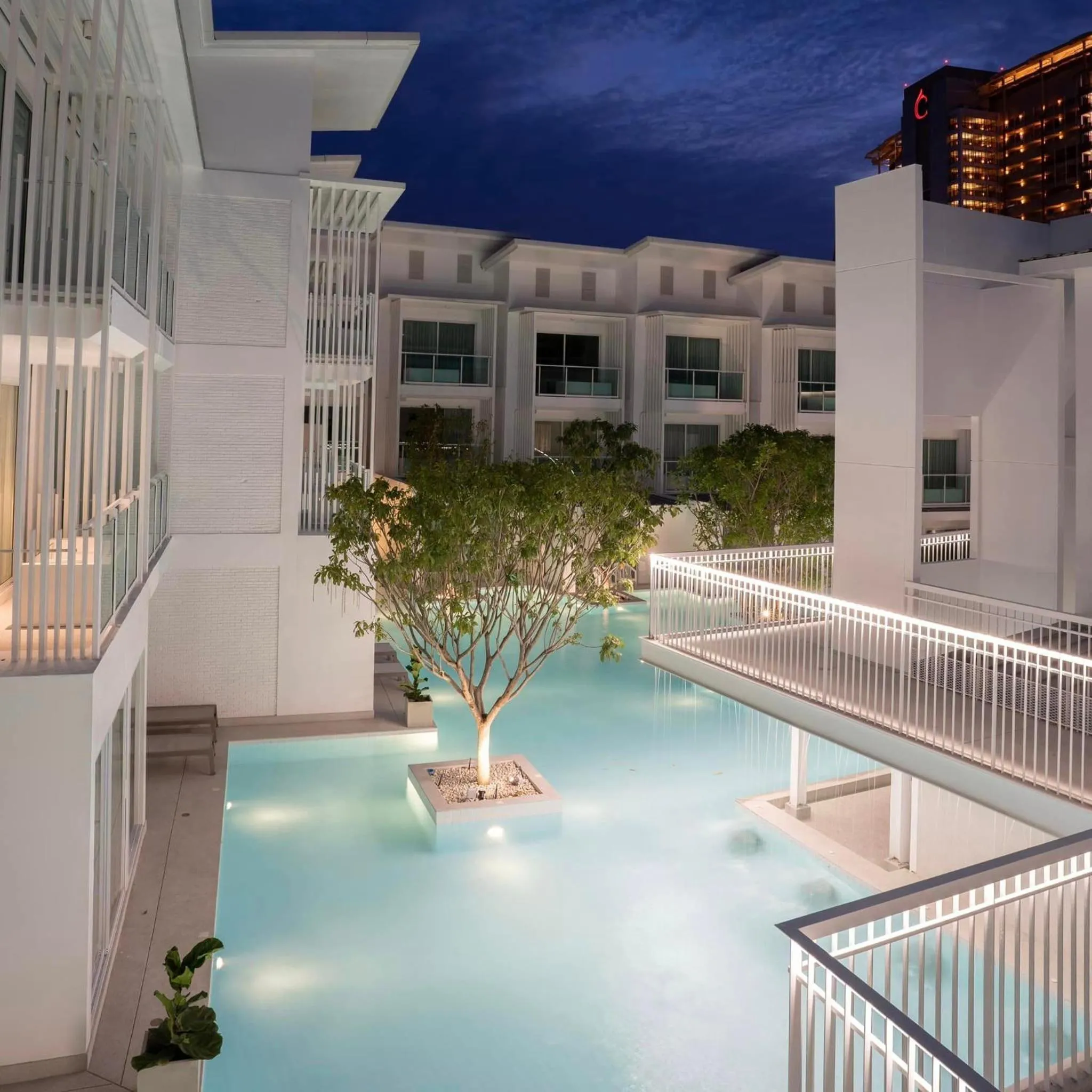 Swimming pool in Prima Hotel Pattaya