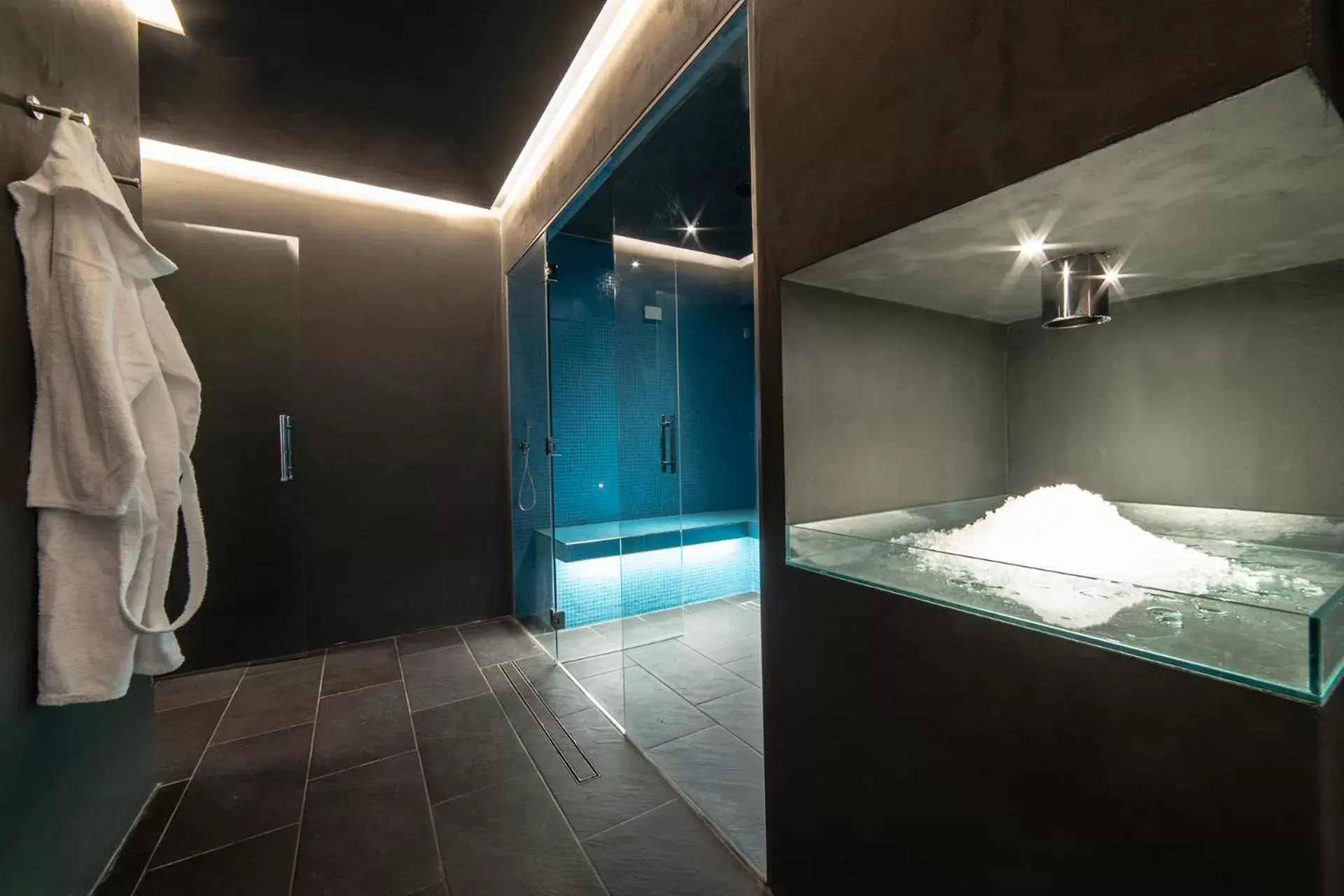 Spa and wellness centre/facilities, Bathroom in HB Aosta Hotel & Balcony SPA