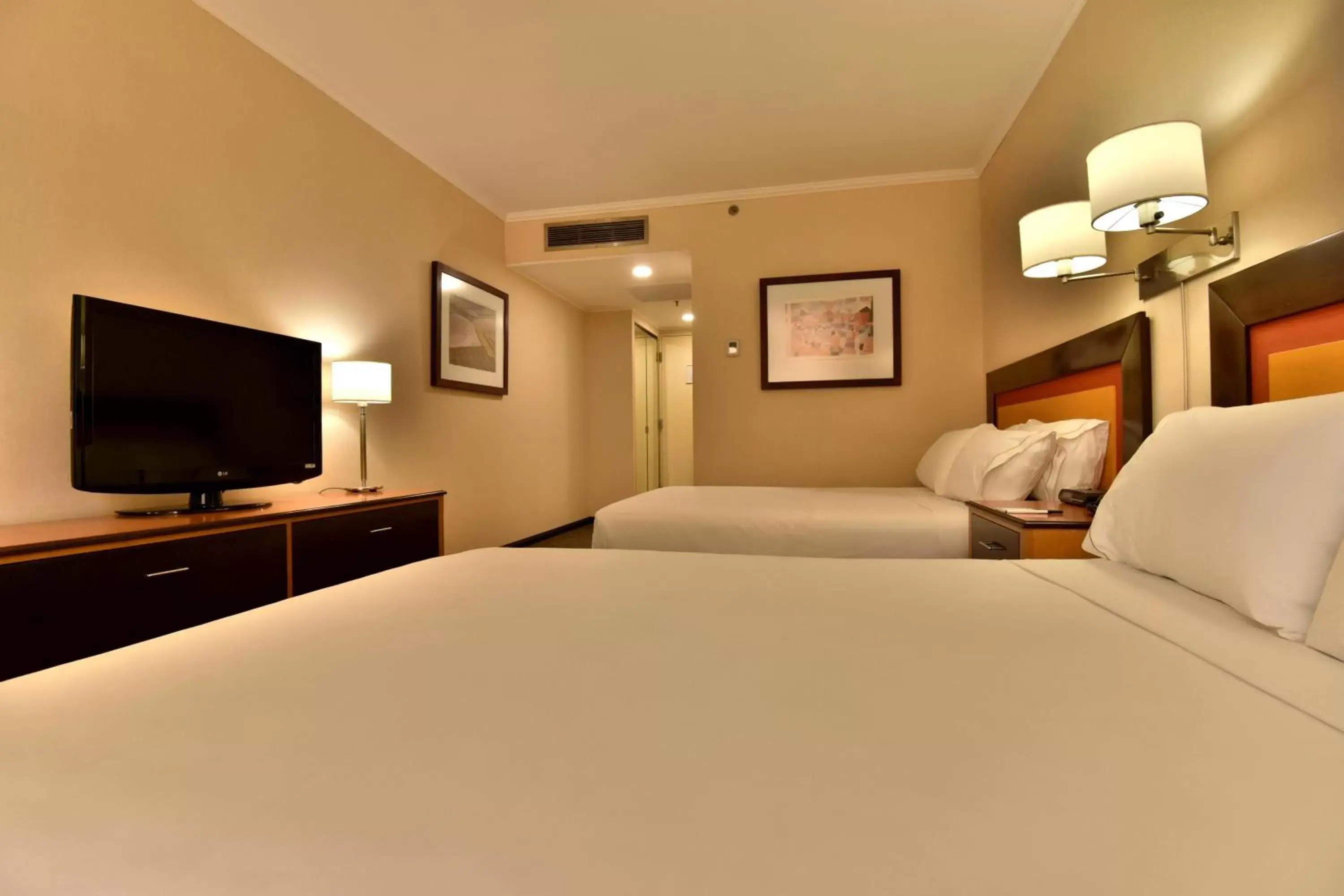 Photo of the whole room, Bed in Holiday Inn Express Puerto Madero, an IHG Hotel