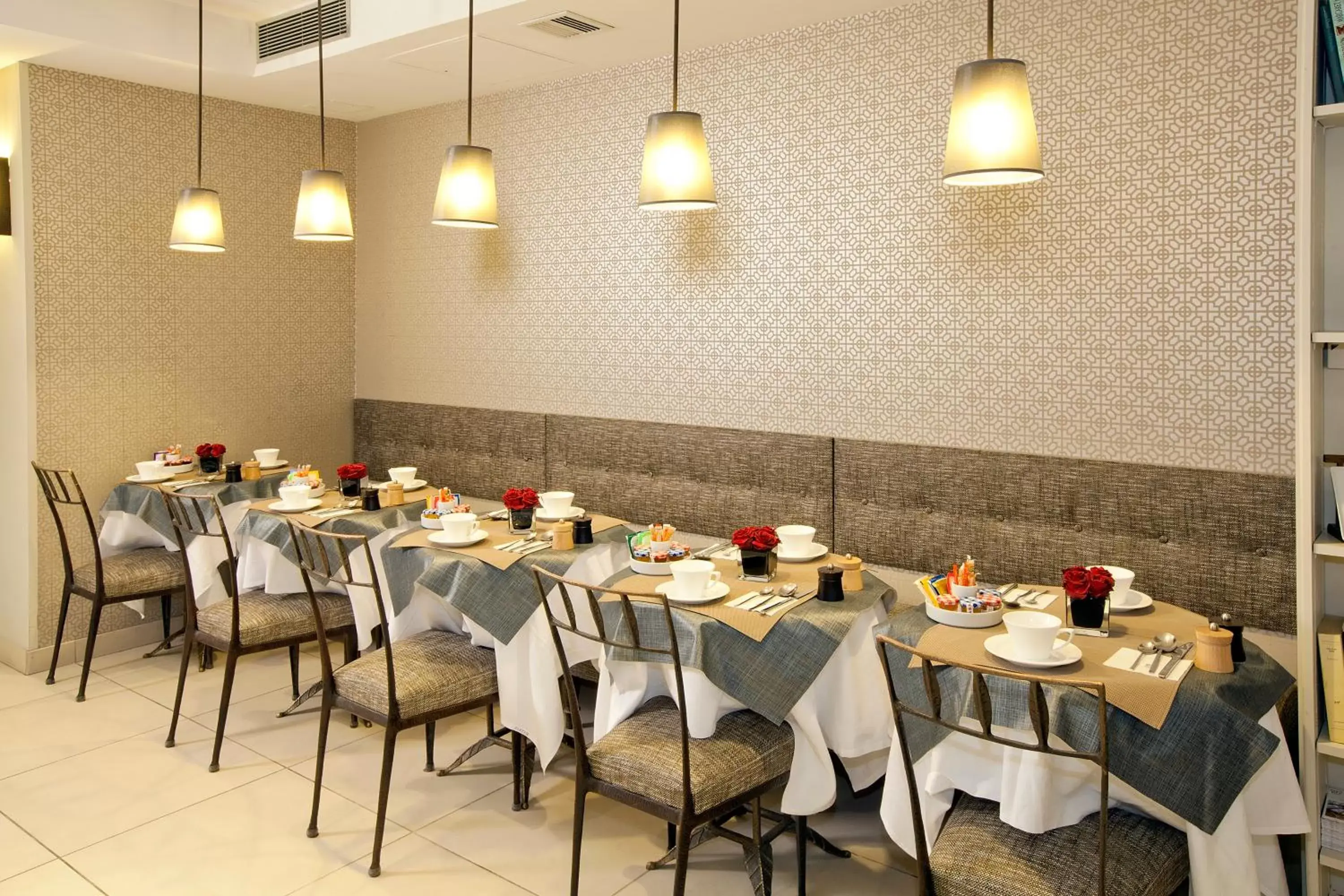 Restaurant/places to eat in Hôtel Paris Louvre Opéra Restaurant/places to eat in Hôtel Paris Louvre Opéra